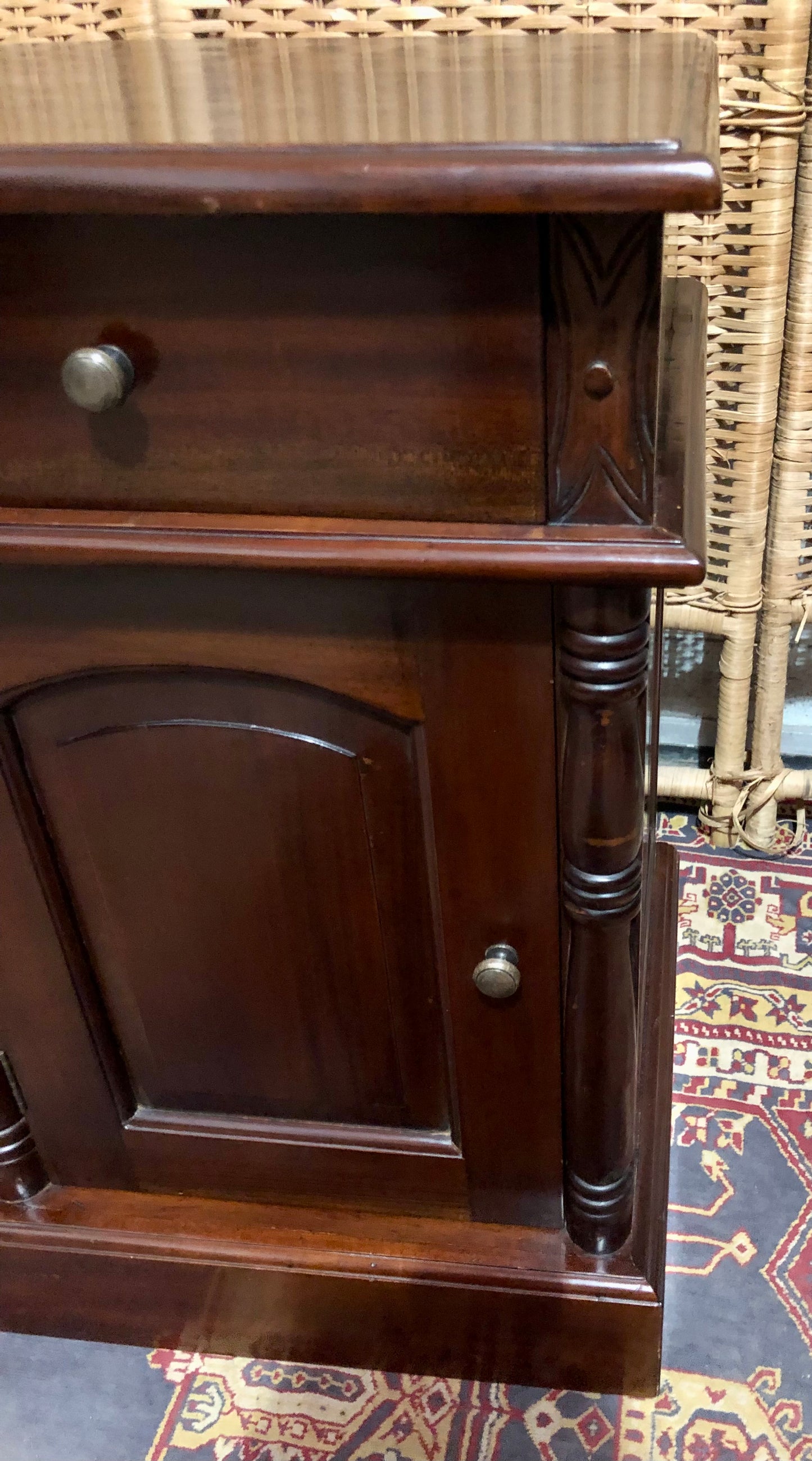 000658....Handsome Pair Of Vintage Mahogany Bedside Tables