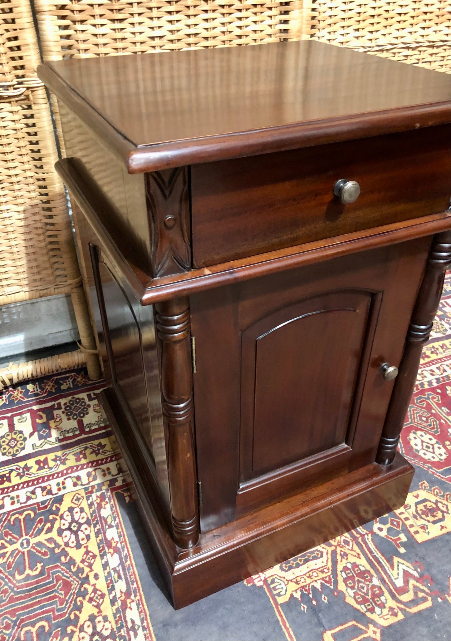 000658....Handsome Pair Of Vintage Mahogany Bedside Tables