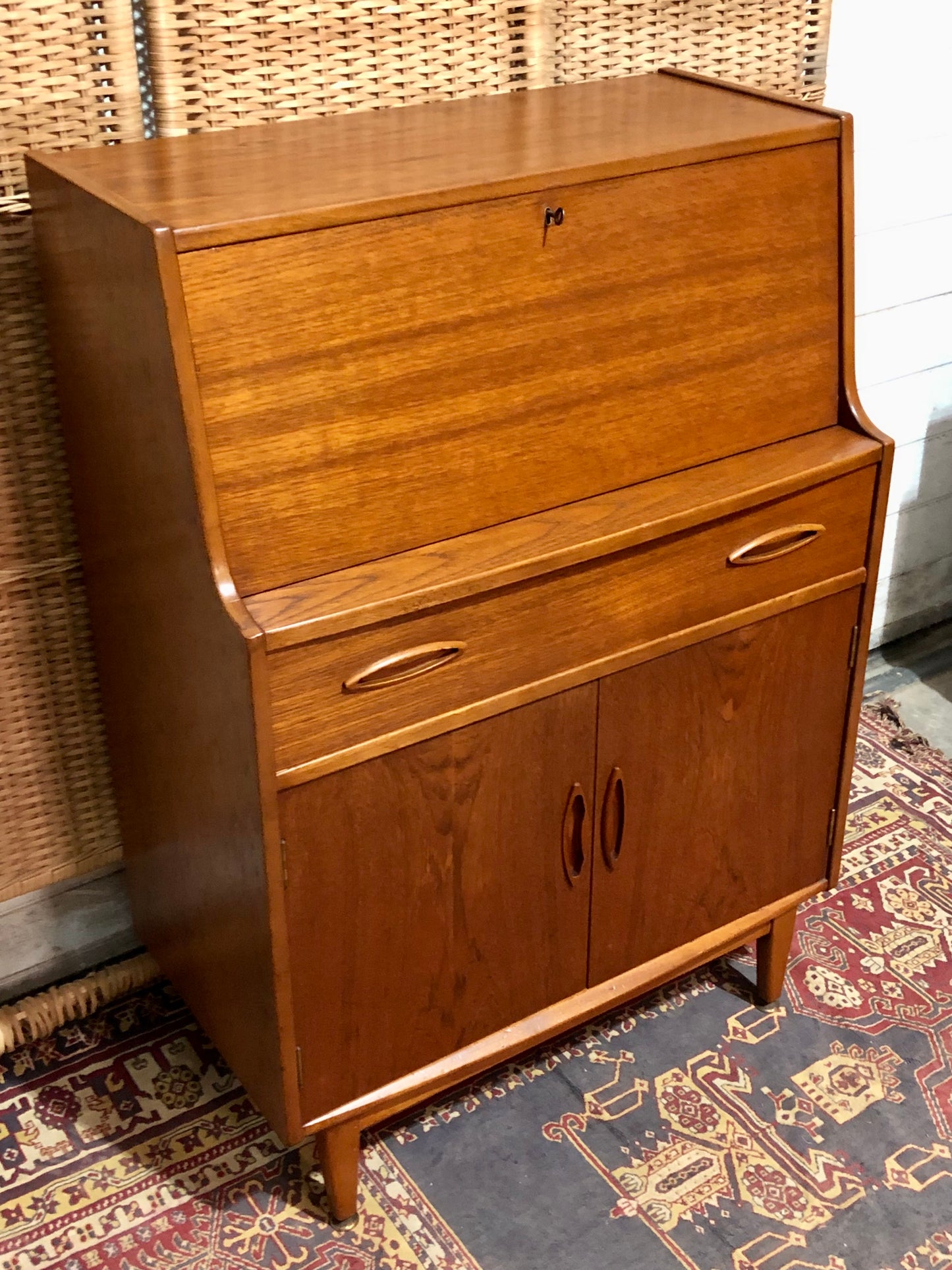 000654....Handsome Teak Mid Century Retro Bureau