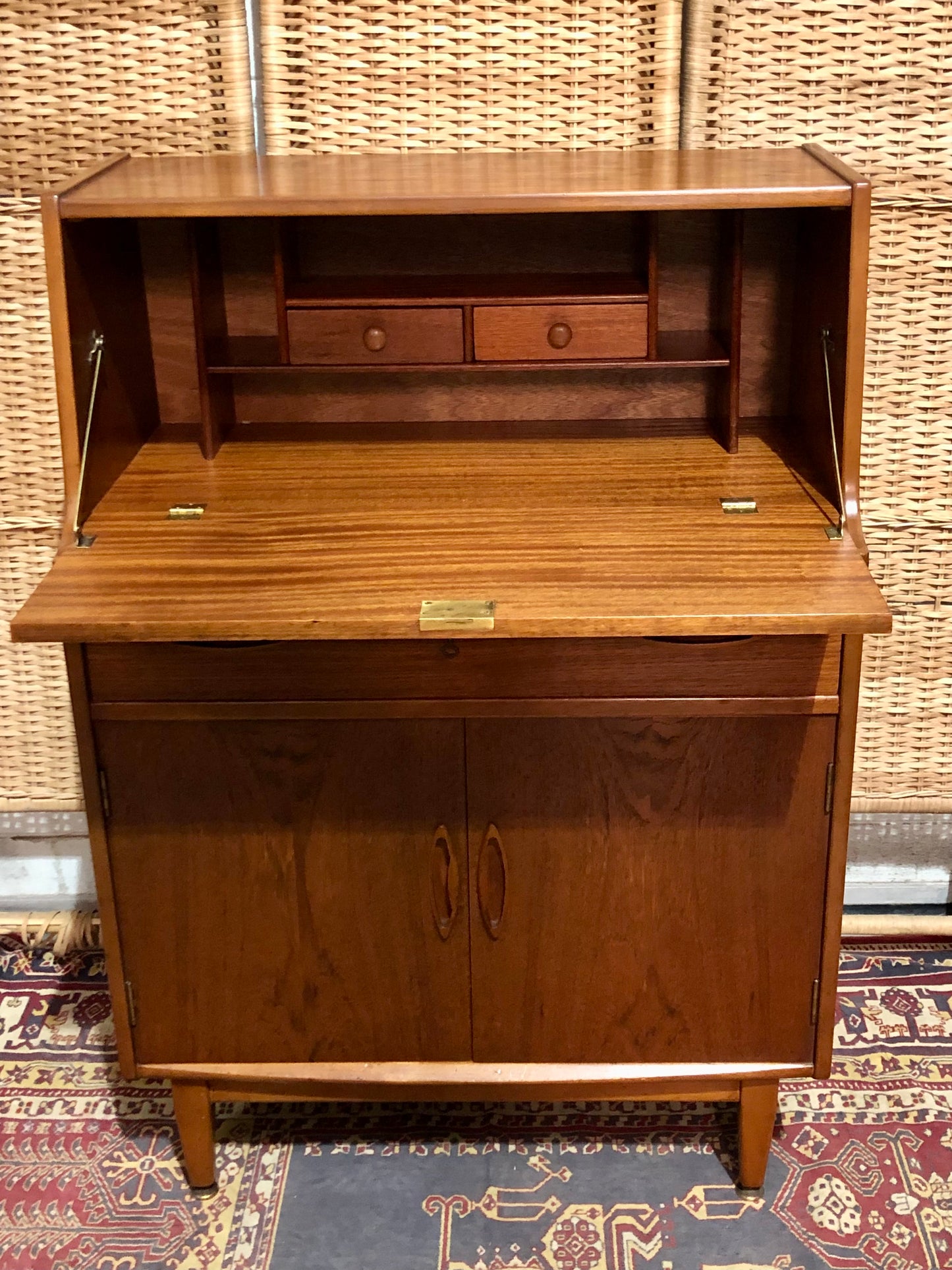 000654....Handsome Teak Mid Century Retro Bureau