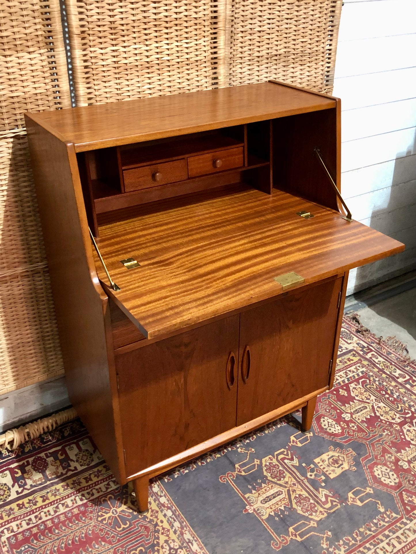 000654....Handsome Teak Mid Century Retro Bureau