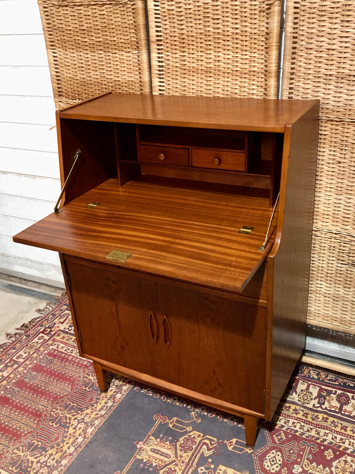 000654....Handsome Teak Mid Century Retro Bureau