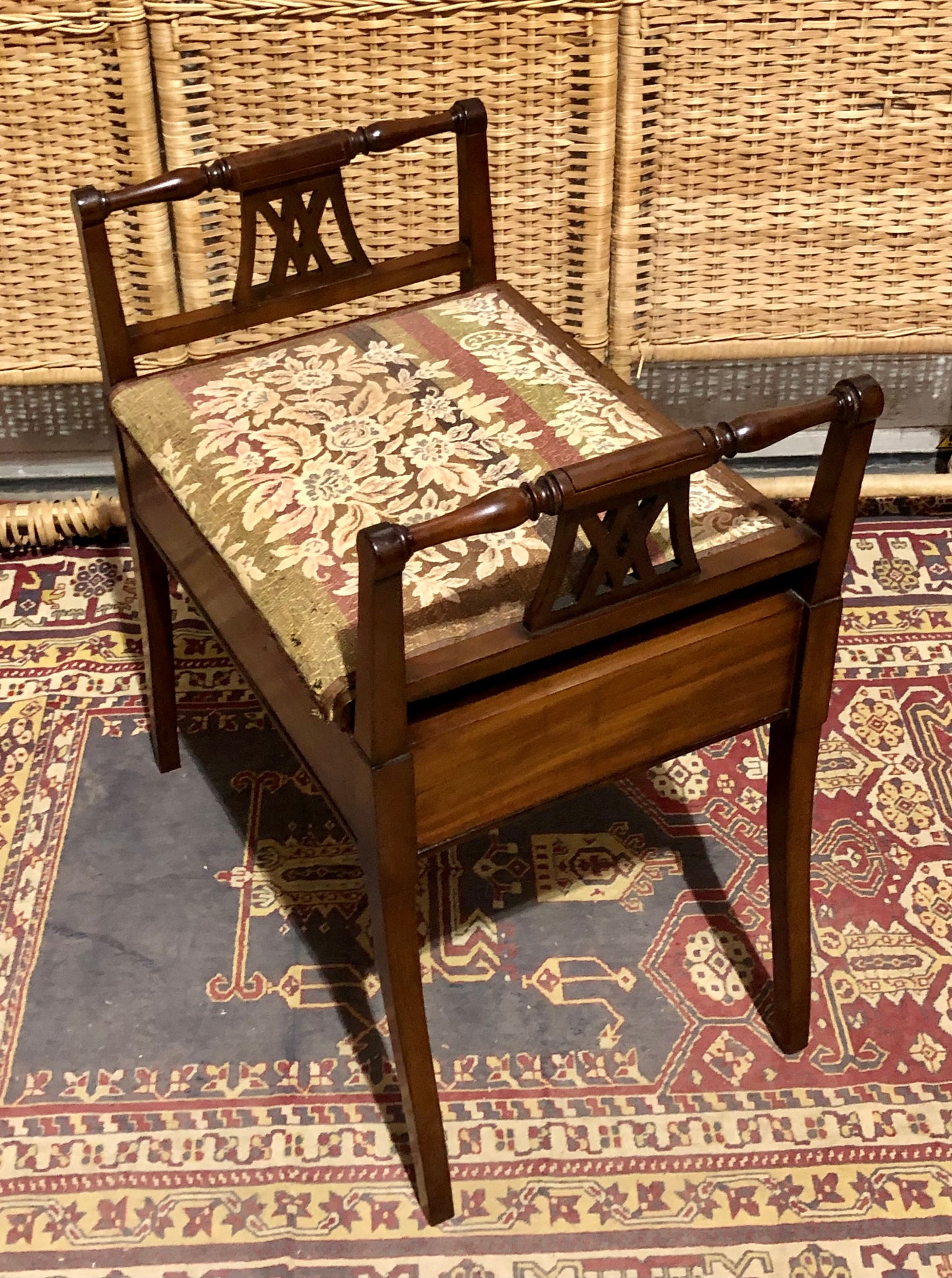 000646....Handsome Edwardian Piano Stool