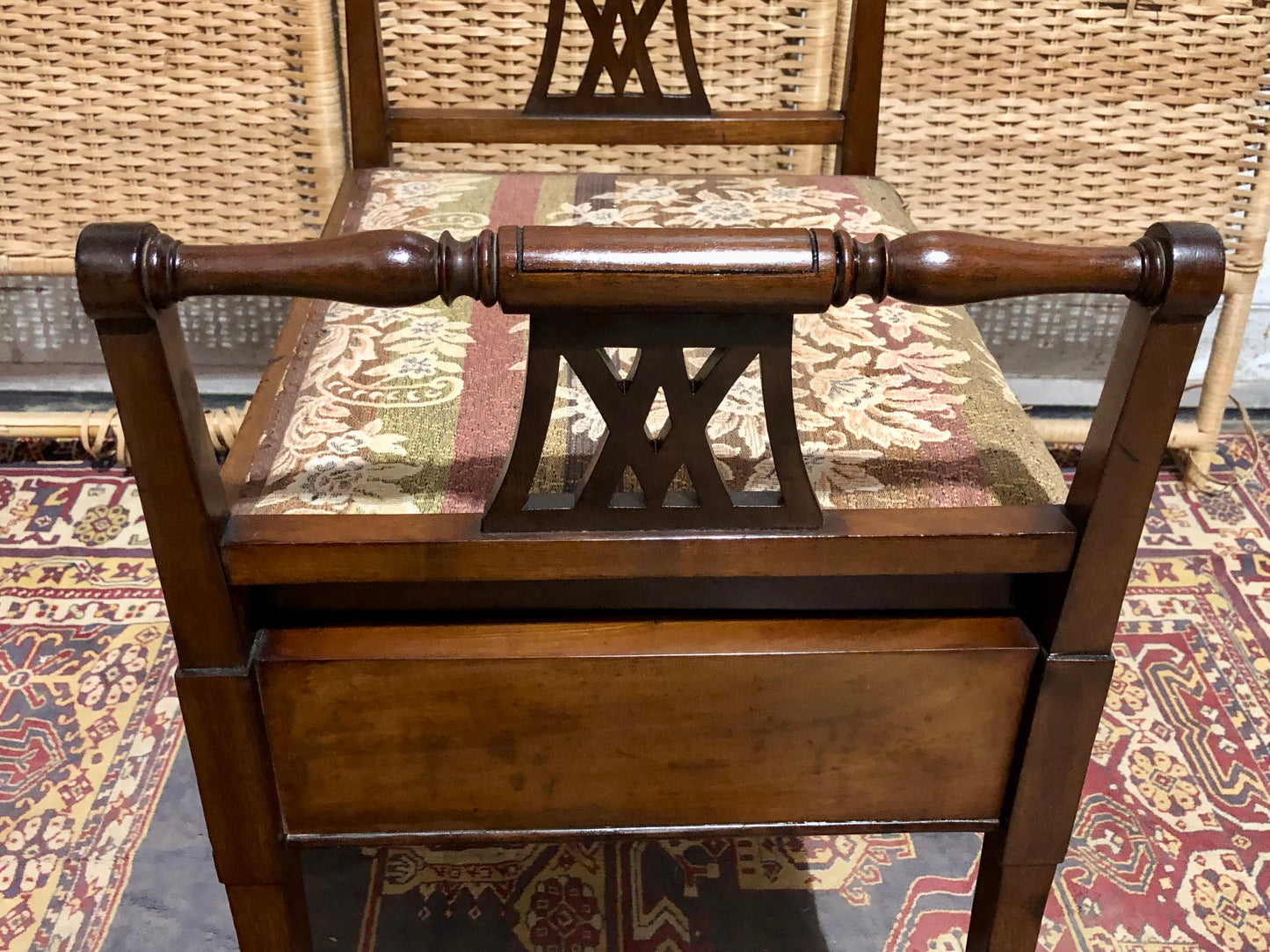000646....Handsome Edwardian Piano Stool