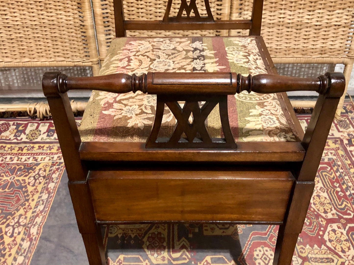000646....Handsome Edwardian Piano Stool