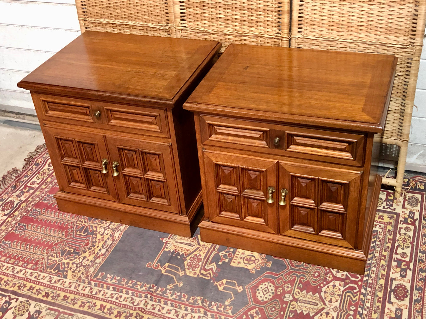 000644....Handsome Pair Of Vintage Bedside Tables