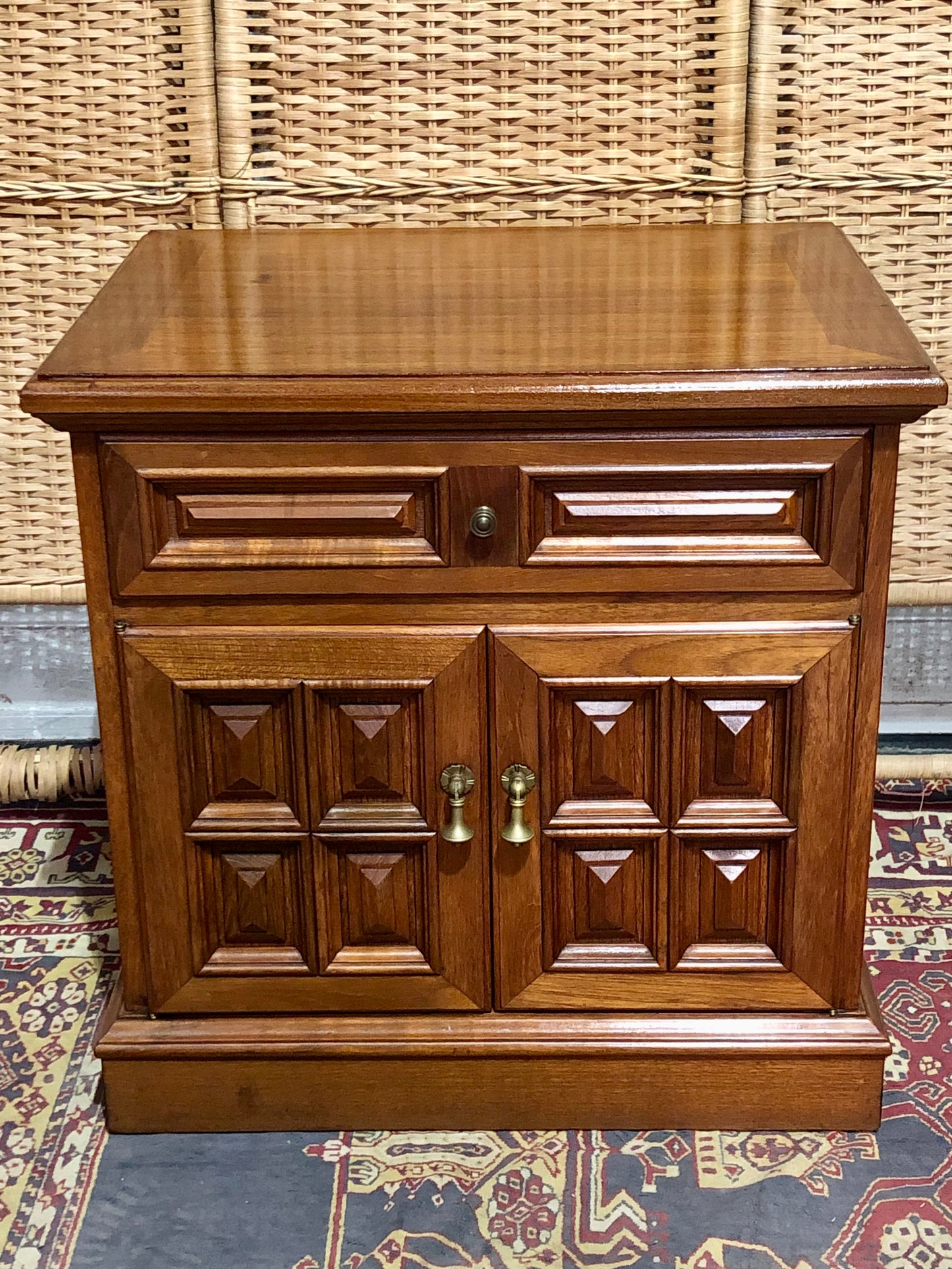 000644....Handsome Pair Of Vintage Bedside Tables