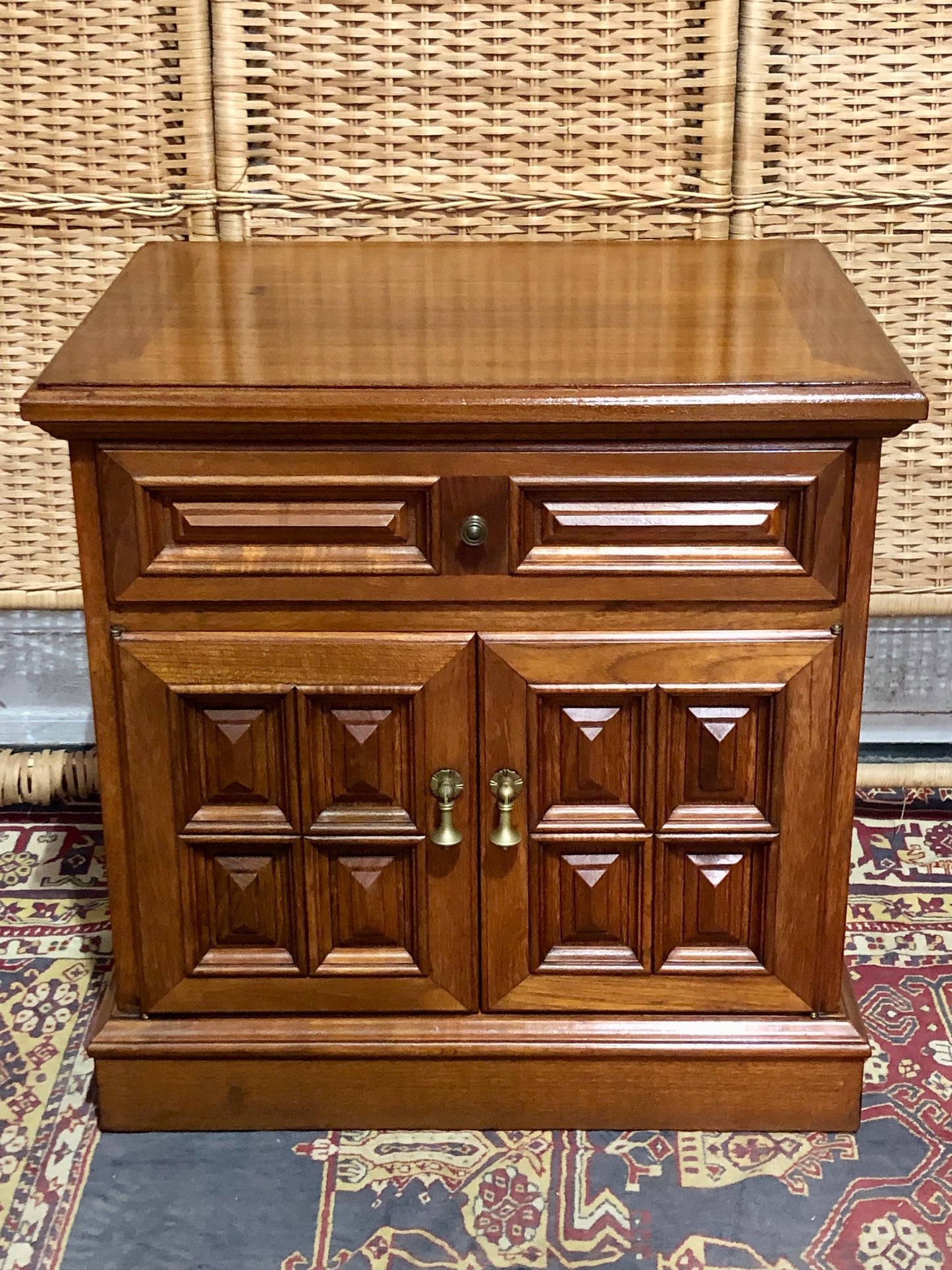 000644....Handsome Pair Of Vintage Bedside Tables