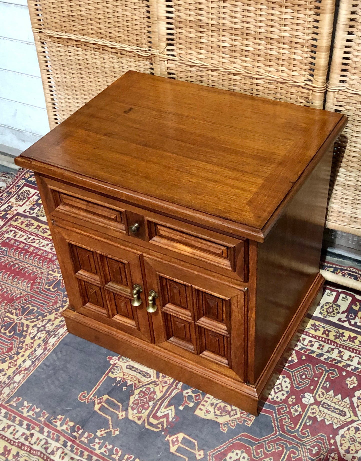 000644....Handsome Pair Of Vintage Bedside Tables