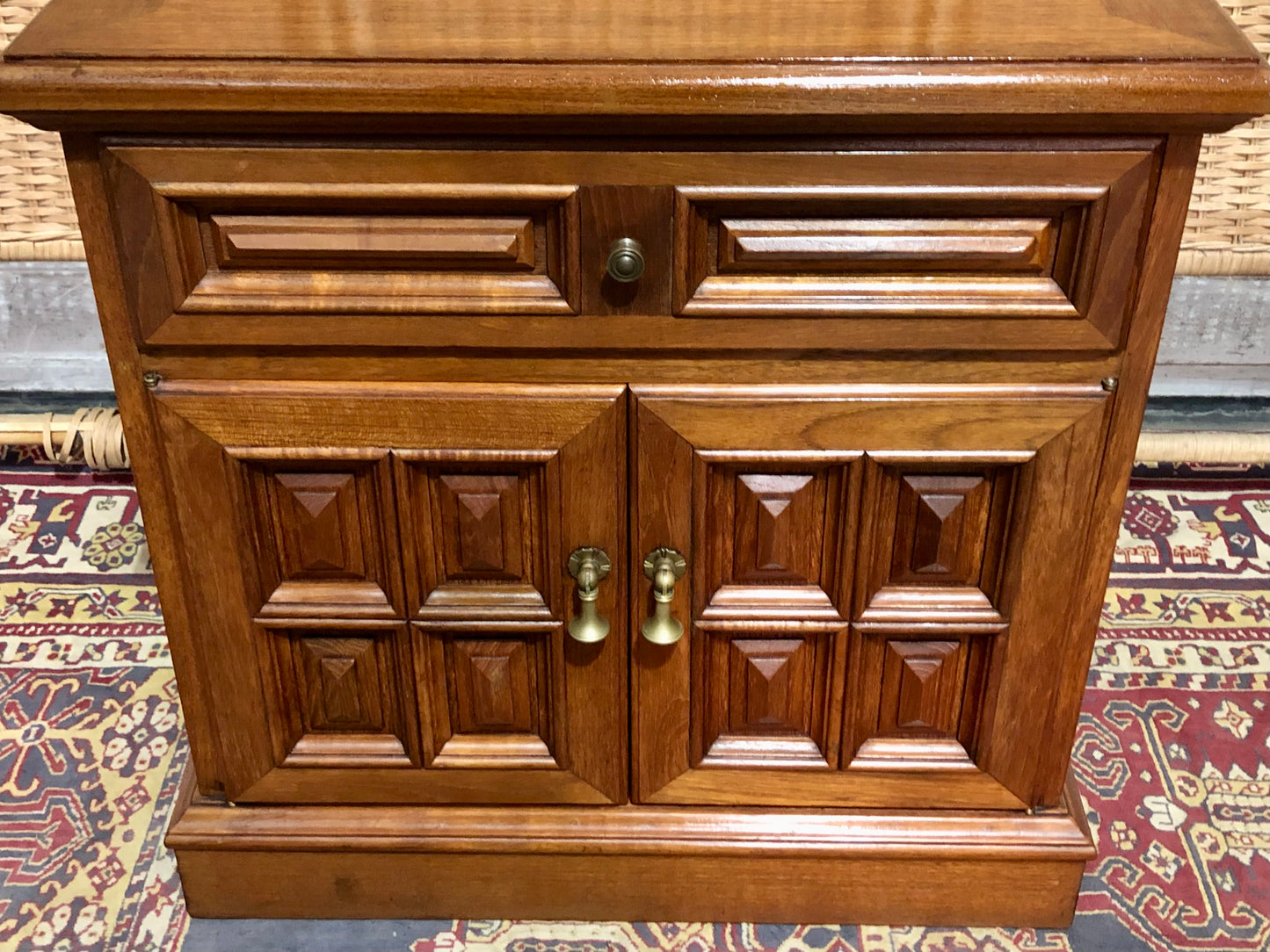 000644....Handsome Pair Of Vintage Bedside Tables