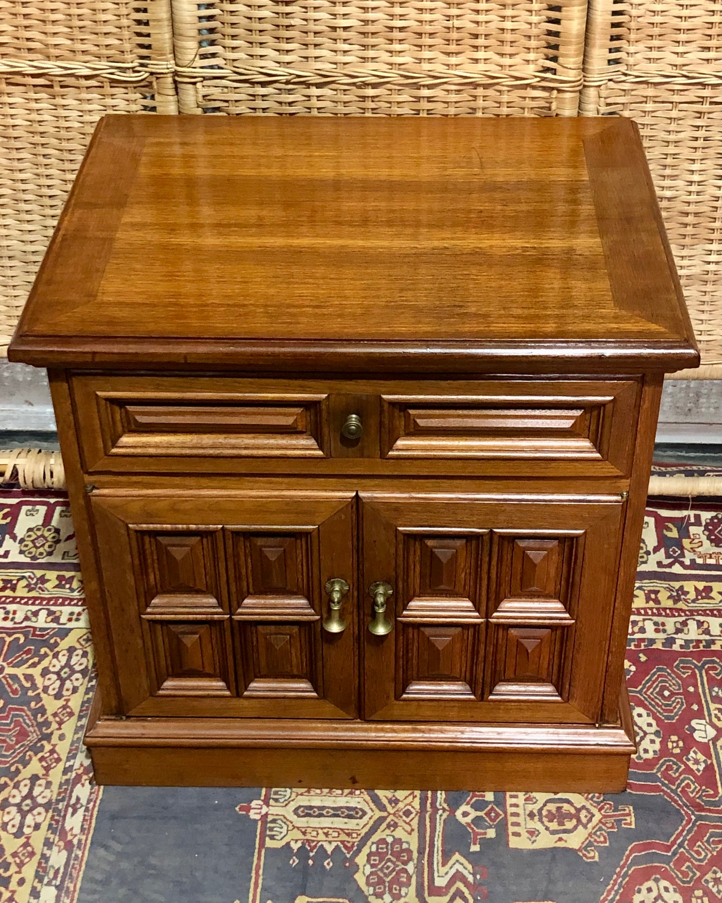 000644....Handsome Pair Of Vintage Bedside Tables