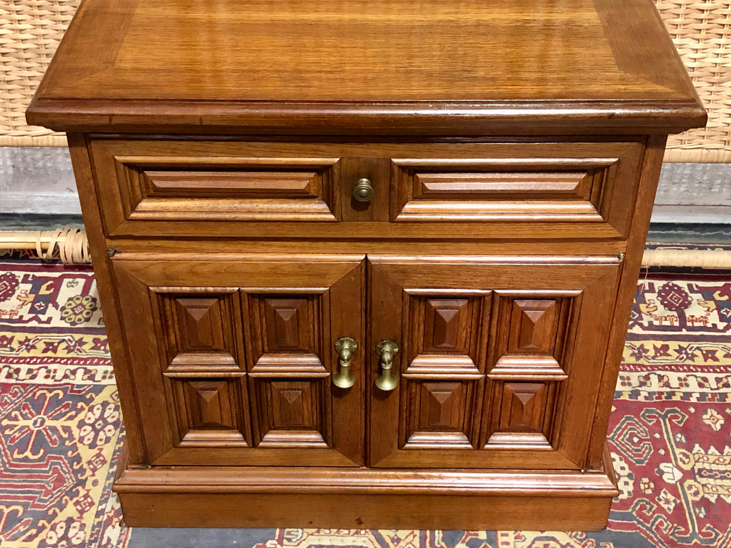 000644....Handsome Pair Of Vintage Bedside Tables
