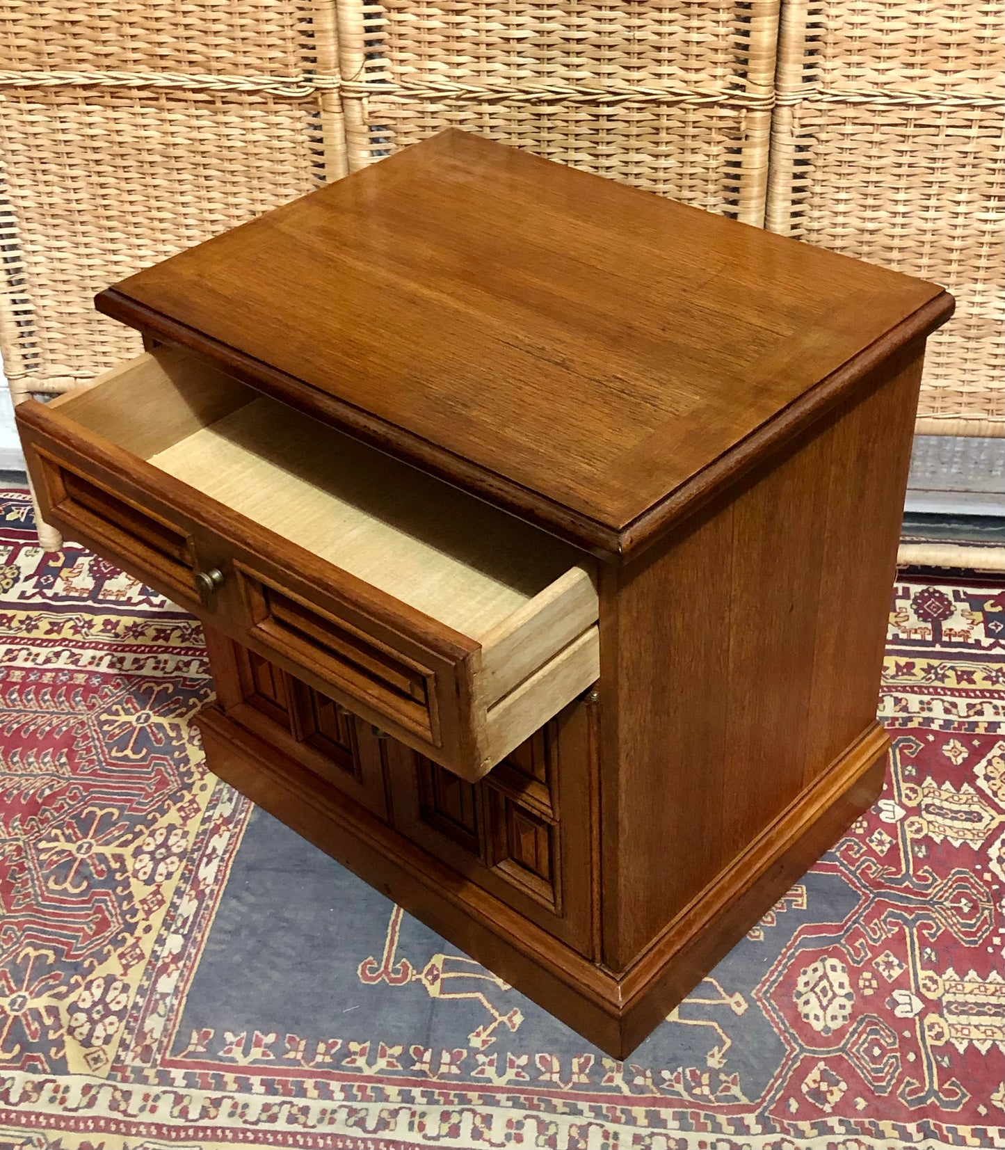 000644....Handsome Pair Of Vintage Bedside Tables