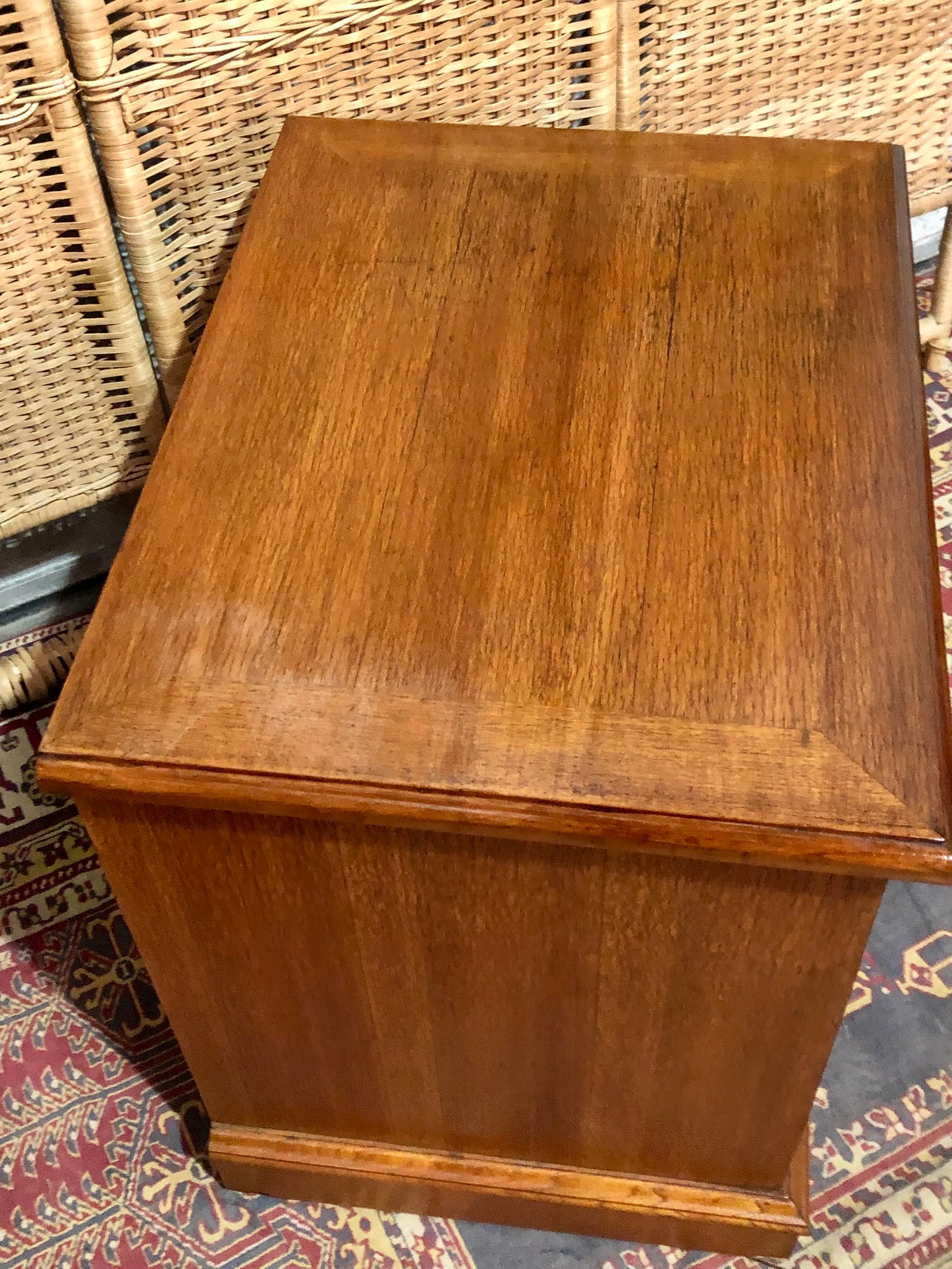 000644....Handsome Pair Of Vintage Bedside Tables