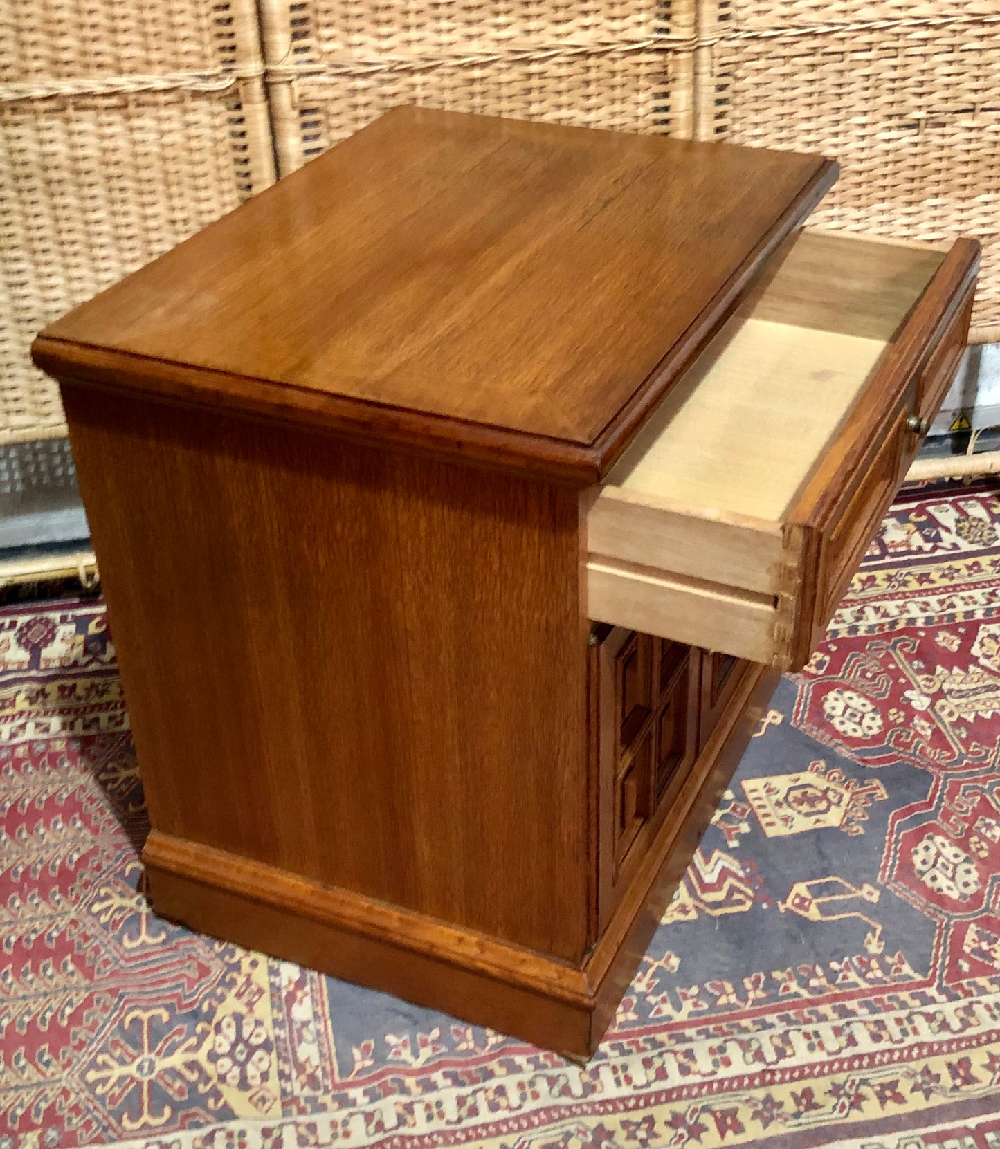 000644....Handsome Pair Of Vintage Bedside Tables
