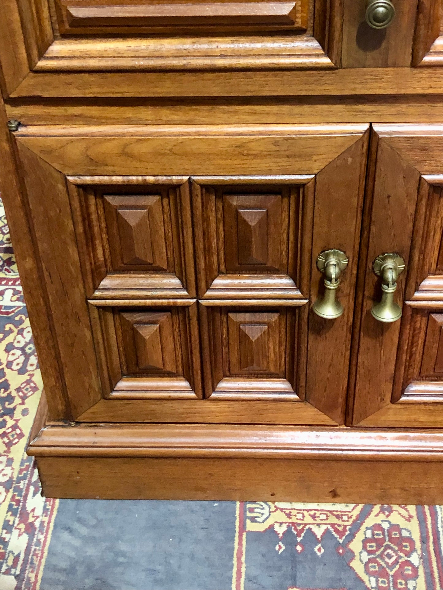 000644....Handsome Pair Of Vintage Bedside Tables