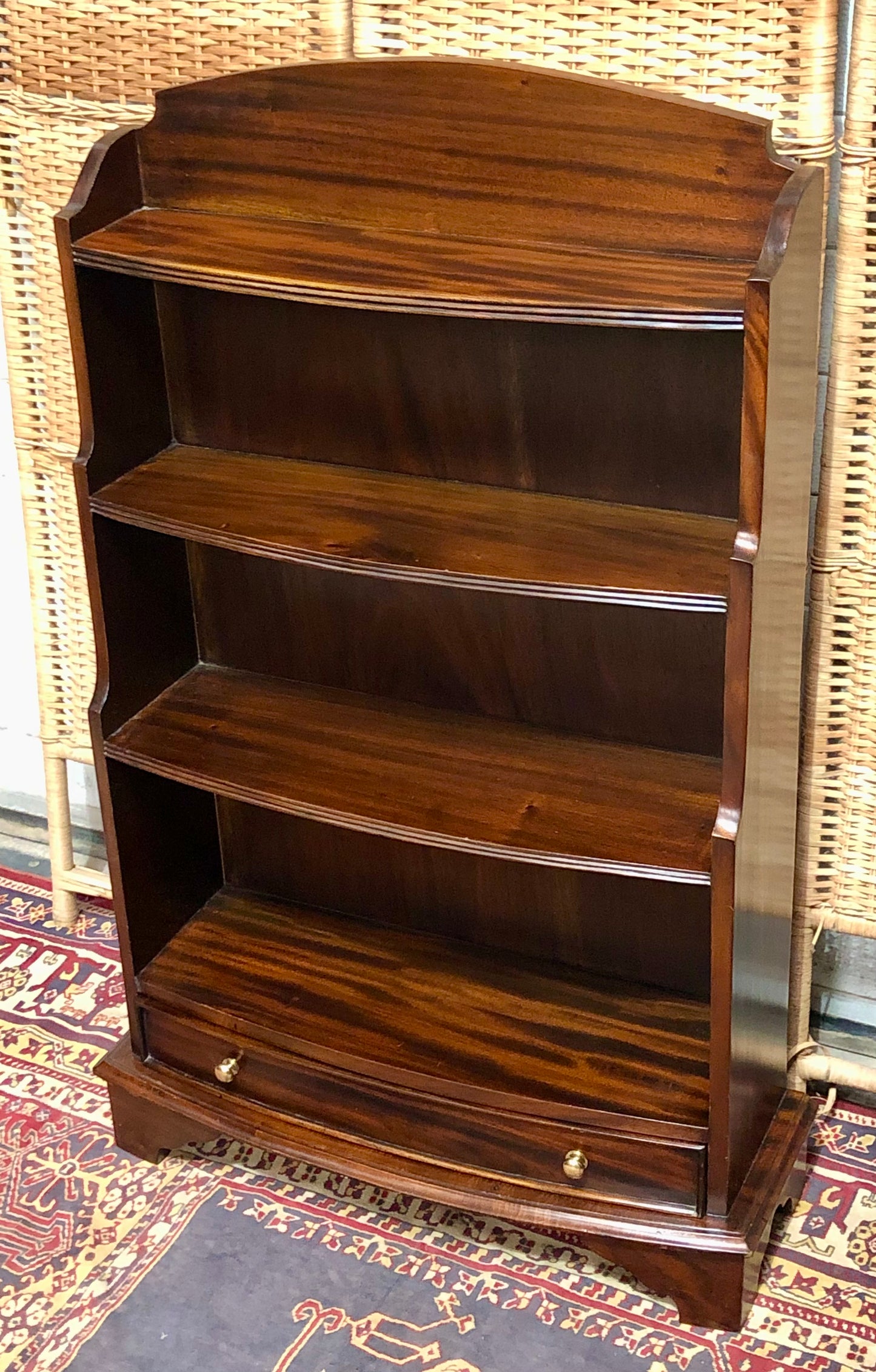 000641.... Handsome Vintage Mahogany Bookcase