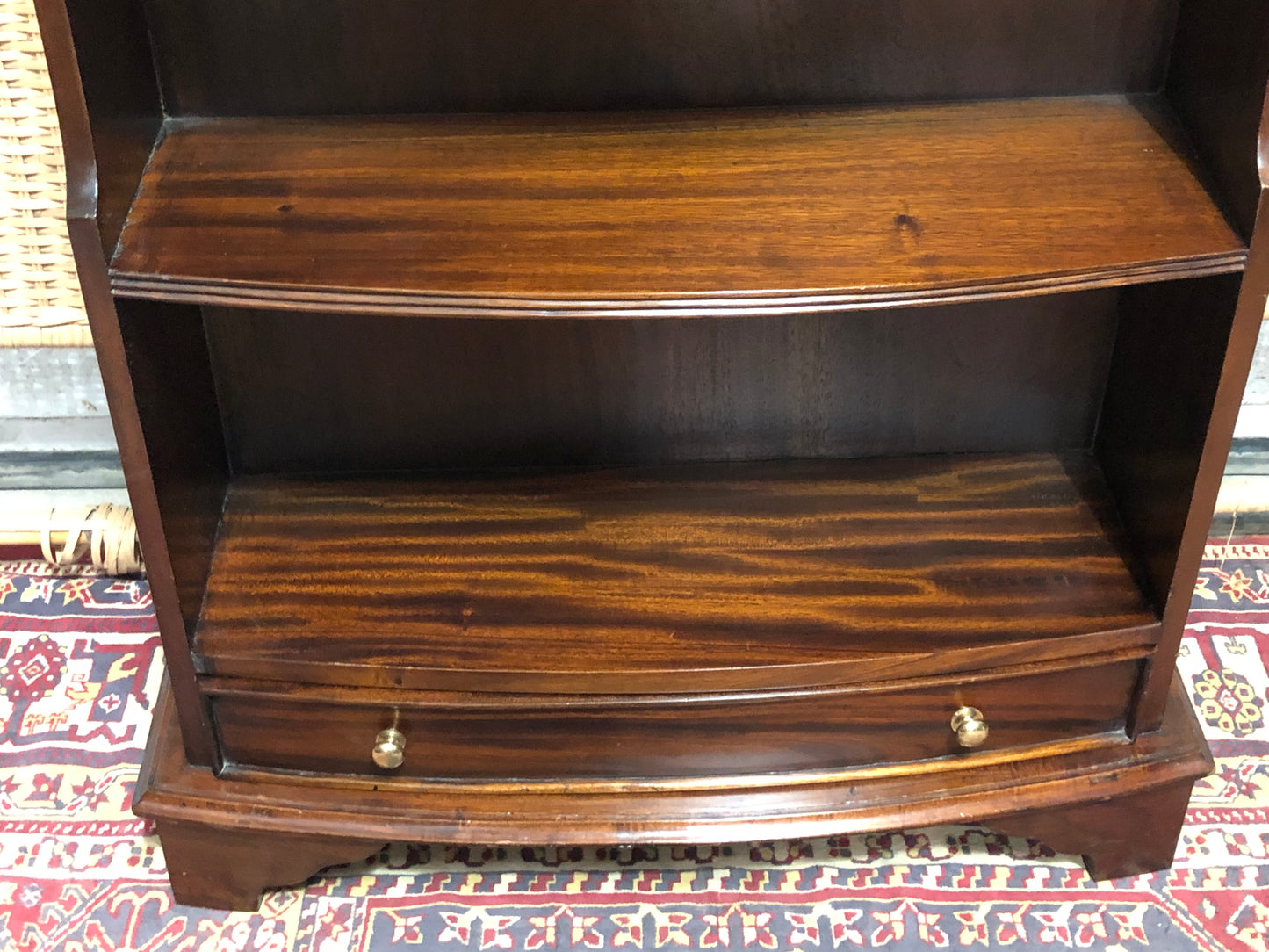 000641.... Handsome Vintage Mahogany Bookcase