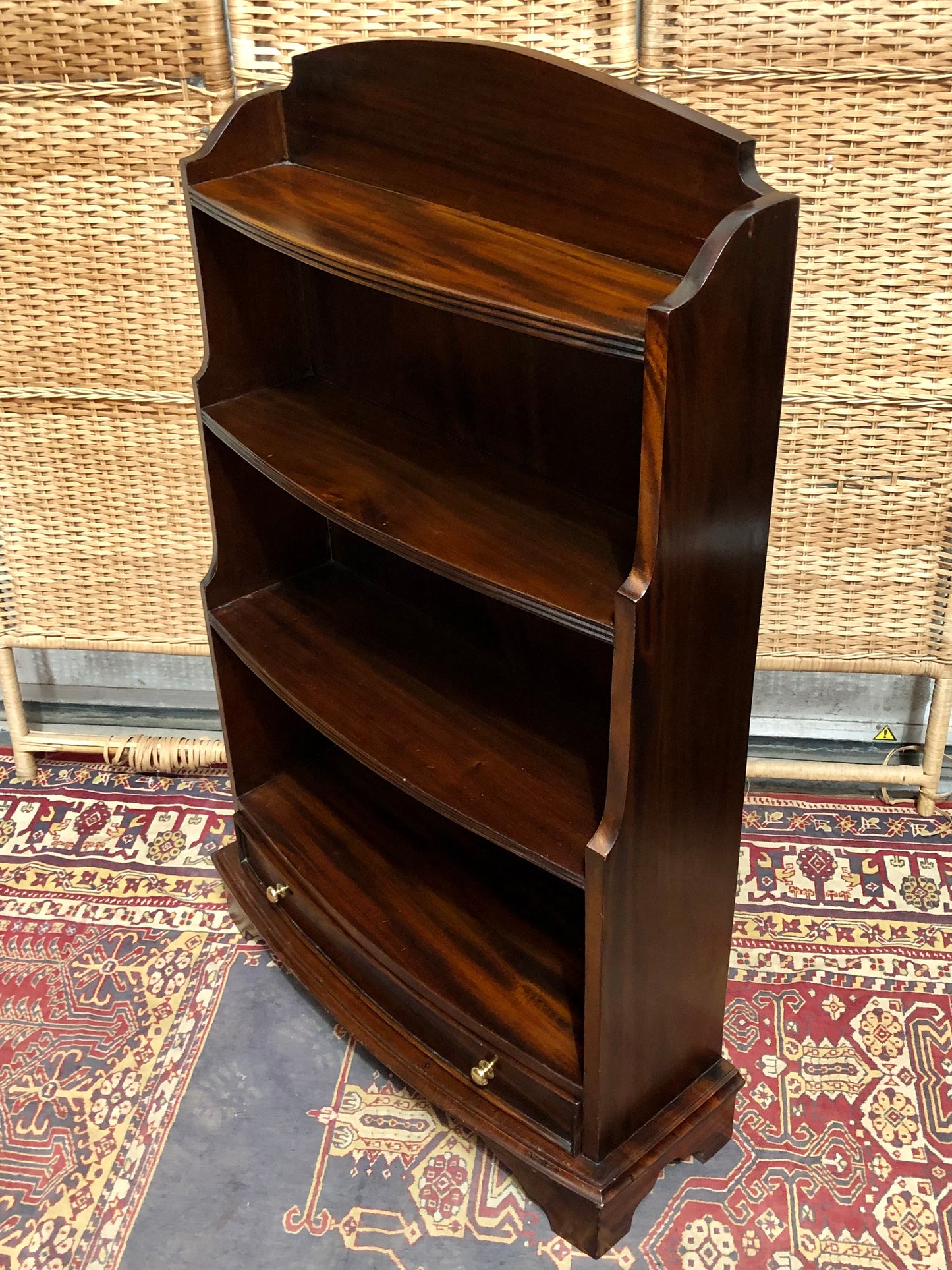 000641.... Handsome Vintage Mahogany Bookcase