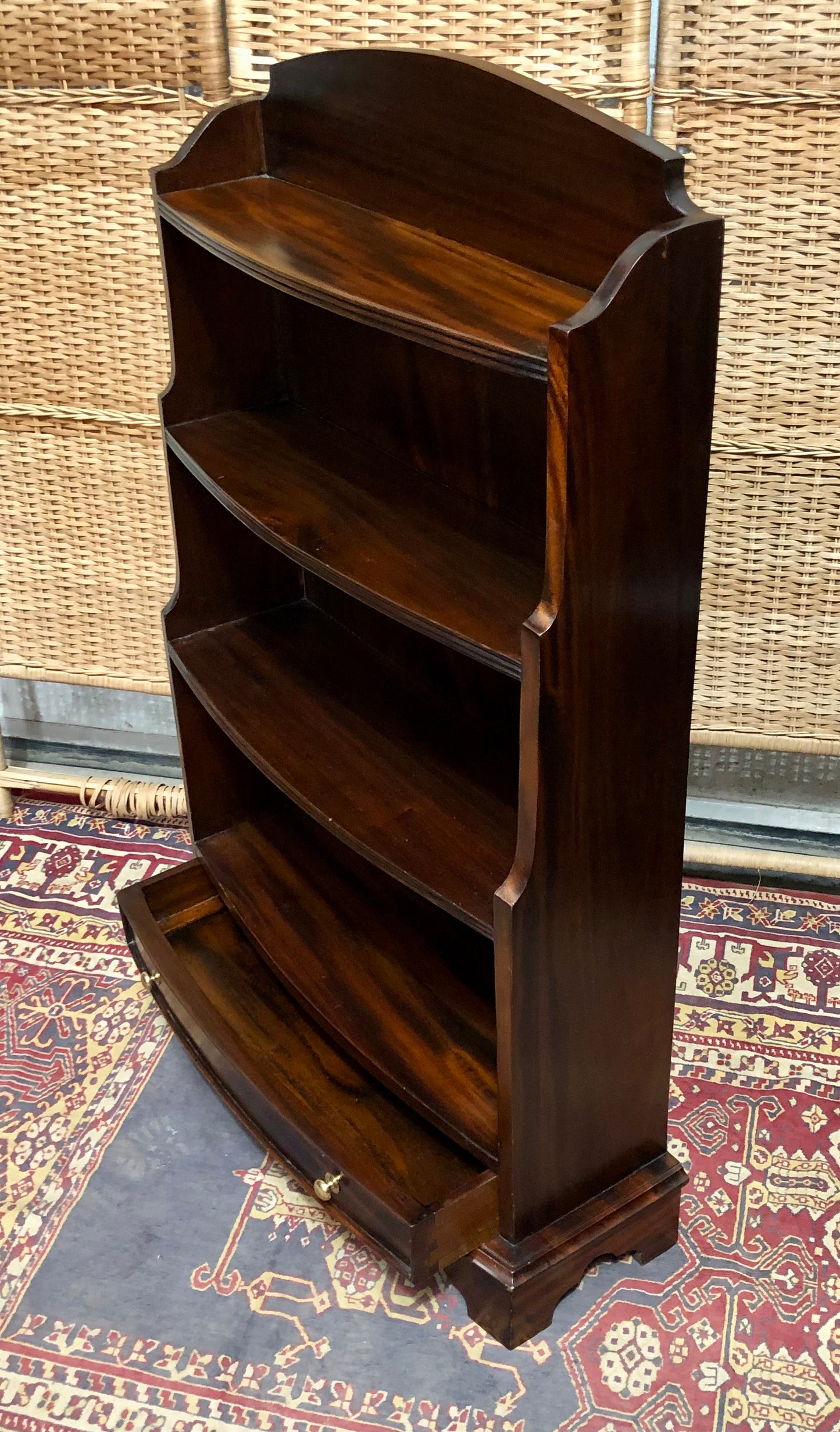 000641.... Handsome Vintage Mahogany Bookcase