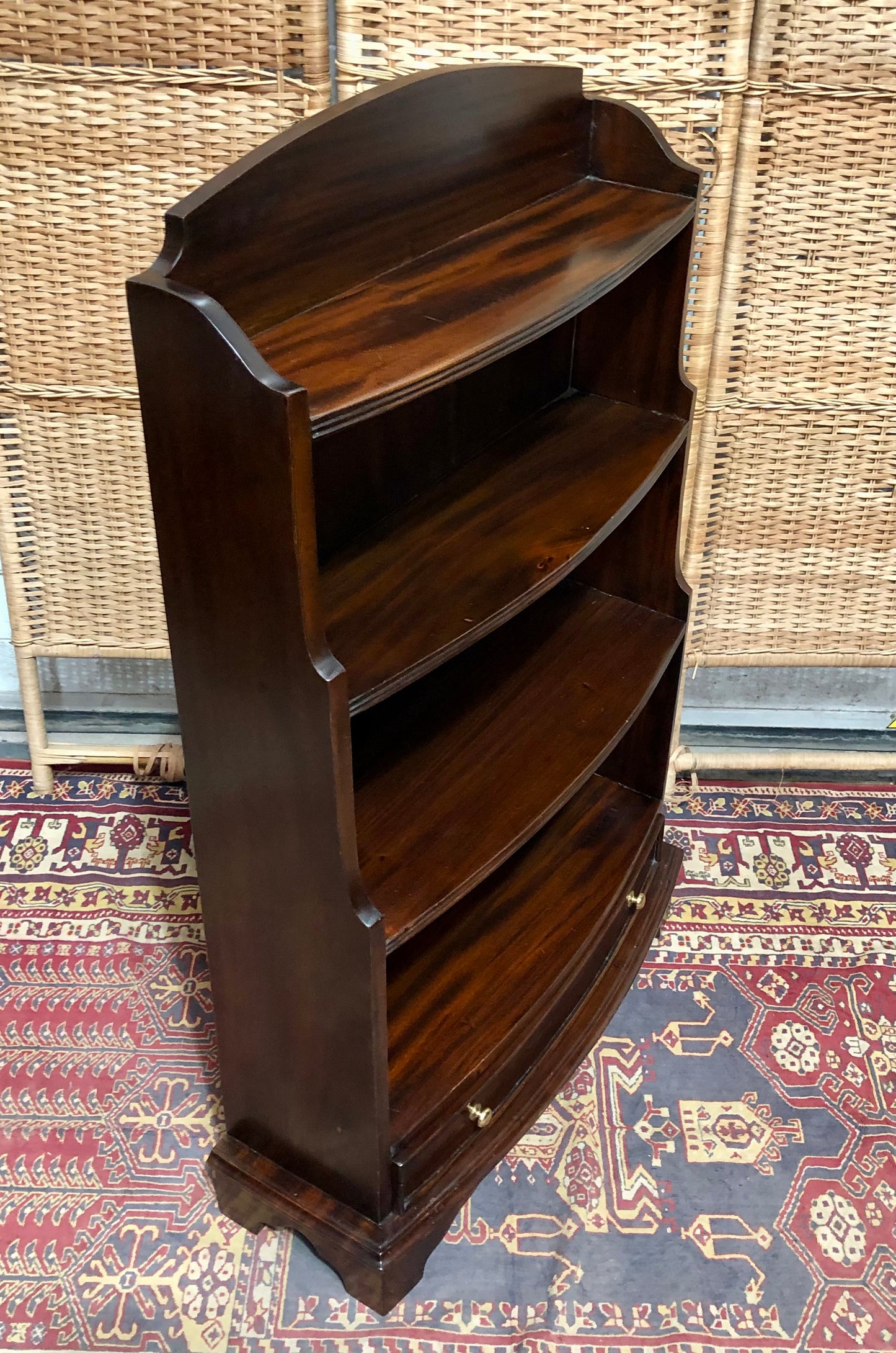 000641.... Handsome Vintage Mahogany Bookcase