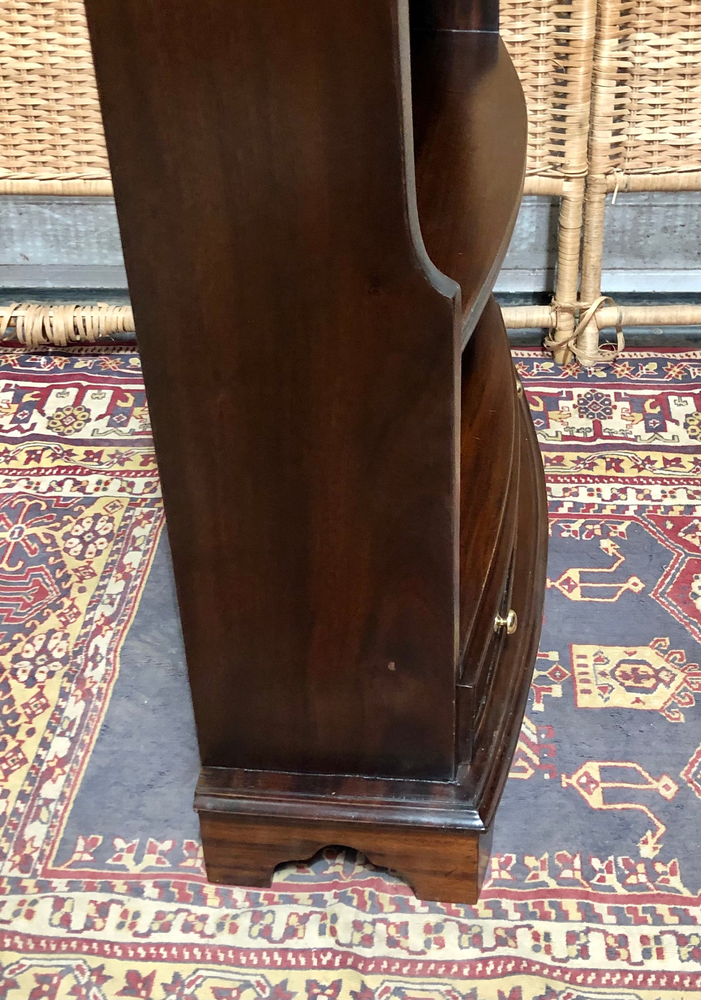 000641.... Handsome Vintage Mahogany Bookcase