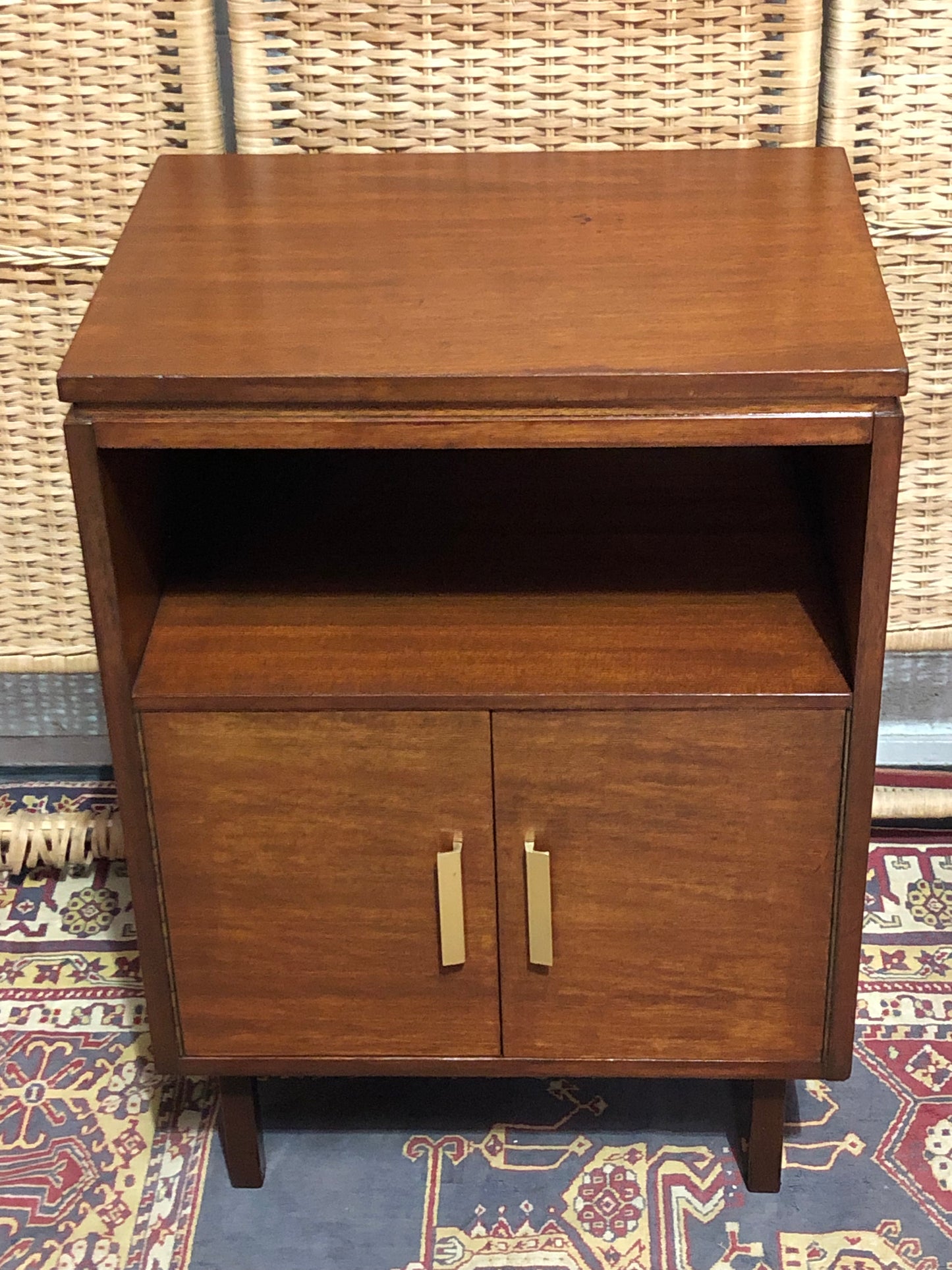 000594....Handsome Pair Of Mahogany Retro Bedside Tables