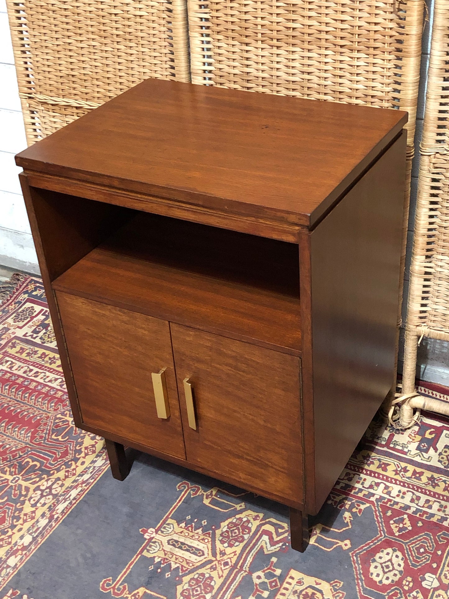 000594....Handsome Pair Of Mahogany Retro Bedside Tables