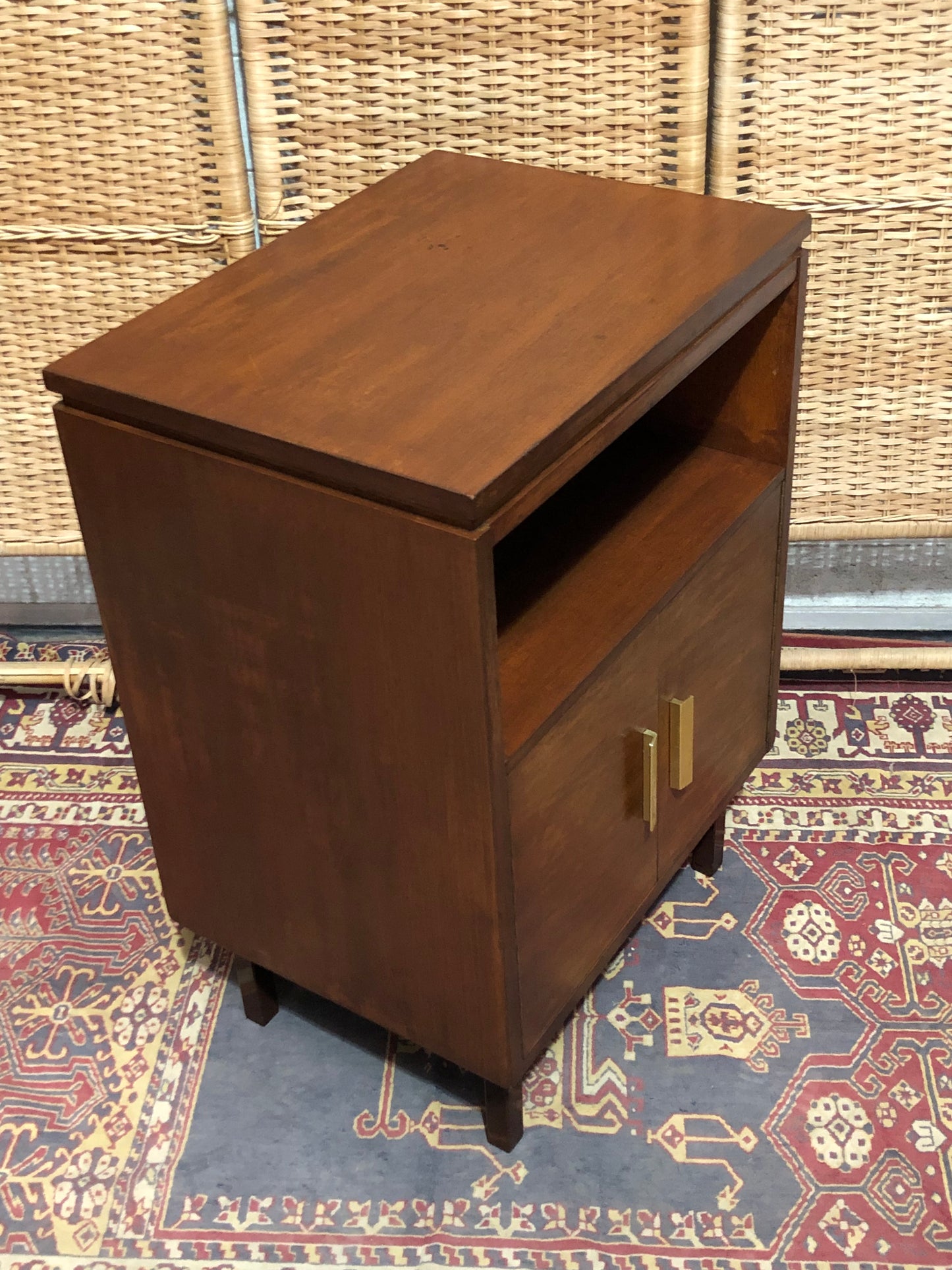000594....Handsome Pair Of Mahogany Retro Bedside Tables