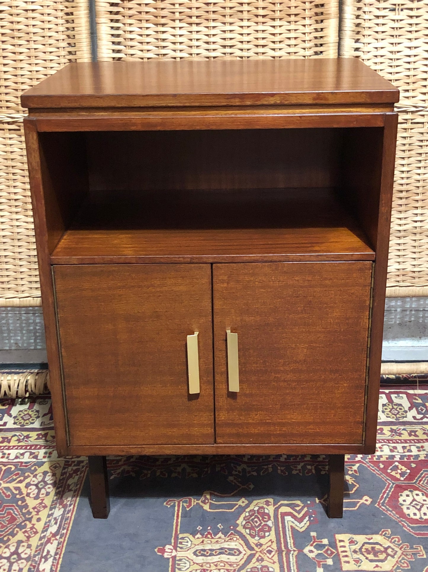 000594....Handsome Pair Of Mahogany Retro Bedside Tables