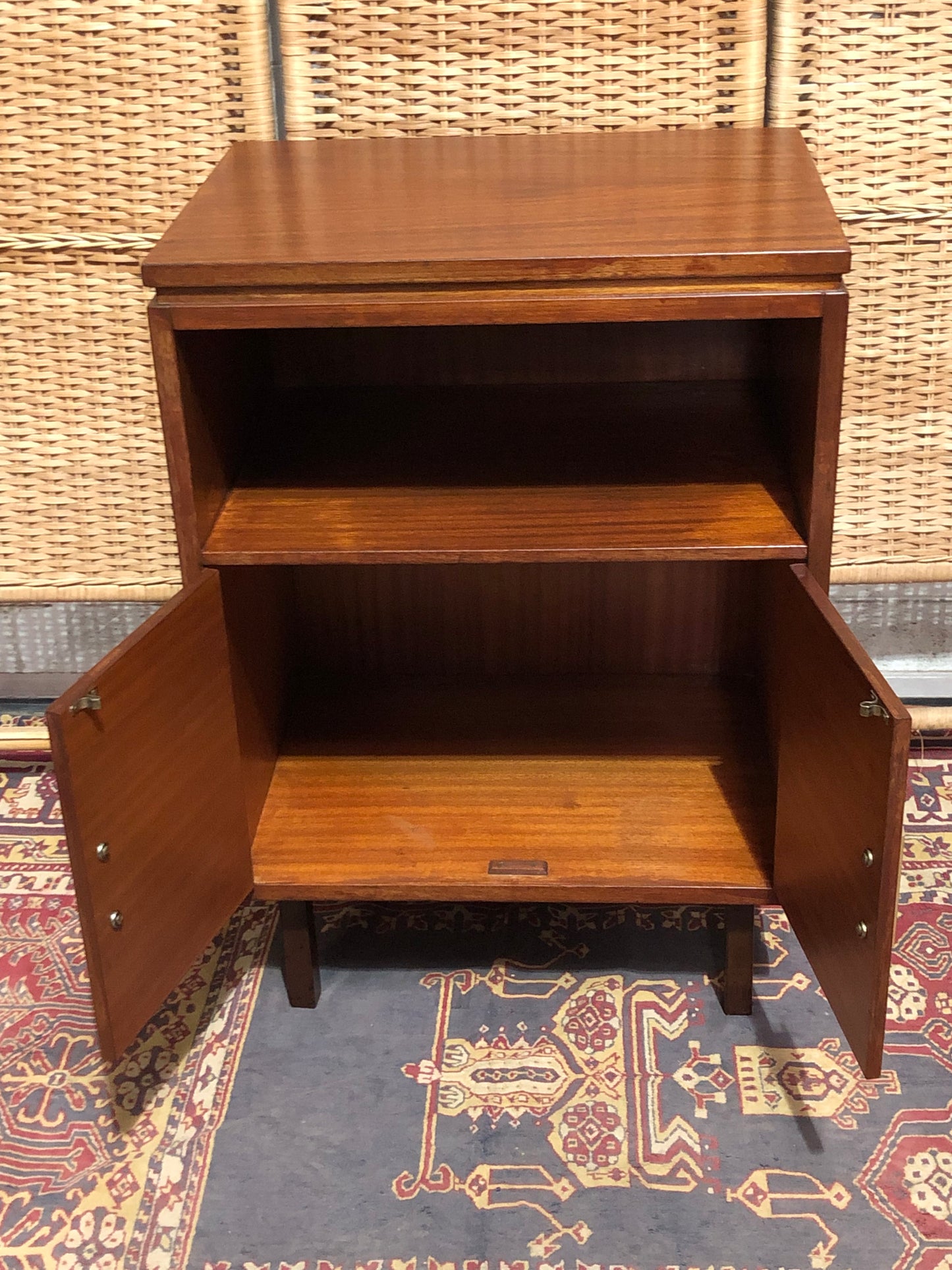 000594....Handsome Pair Of Mahogany Retro Bedside Tables