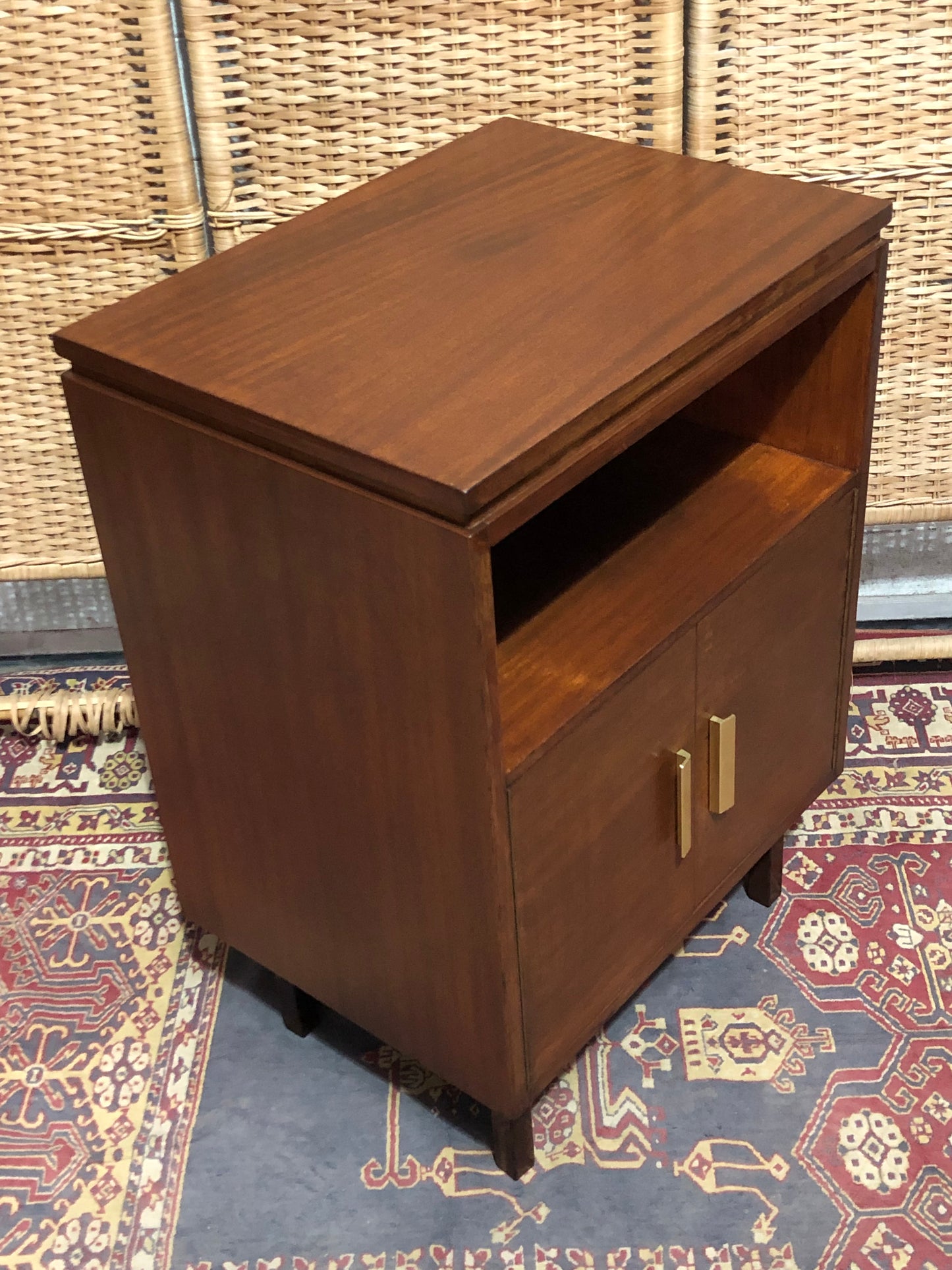 000594....Handsome Pair Of Mahogany Retro Bedside Tables