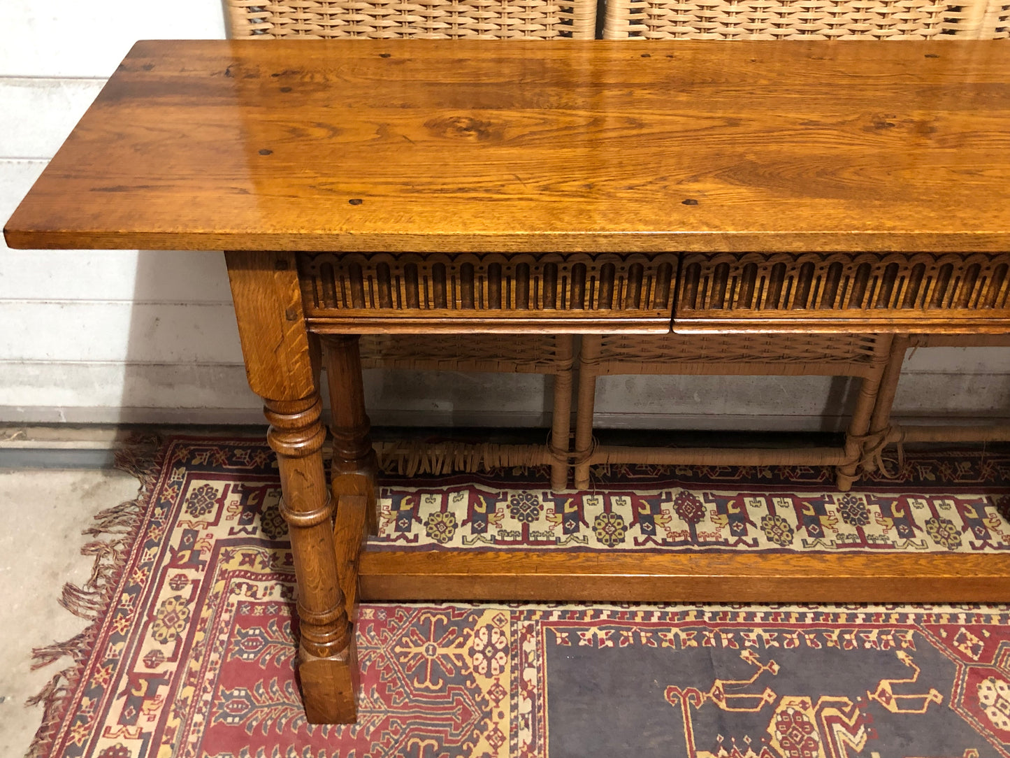 000618....Handsome Vintage Solid Oak Side/Hall Table