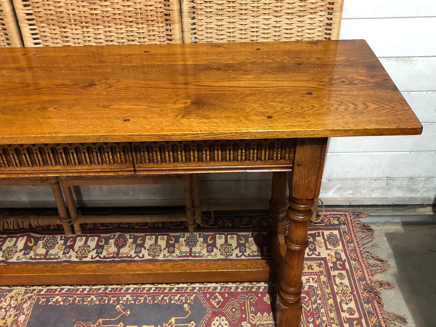 000618....Handsome Vintage Solid Oak Side/Hall Table