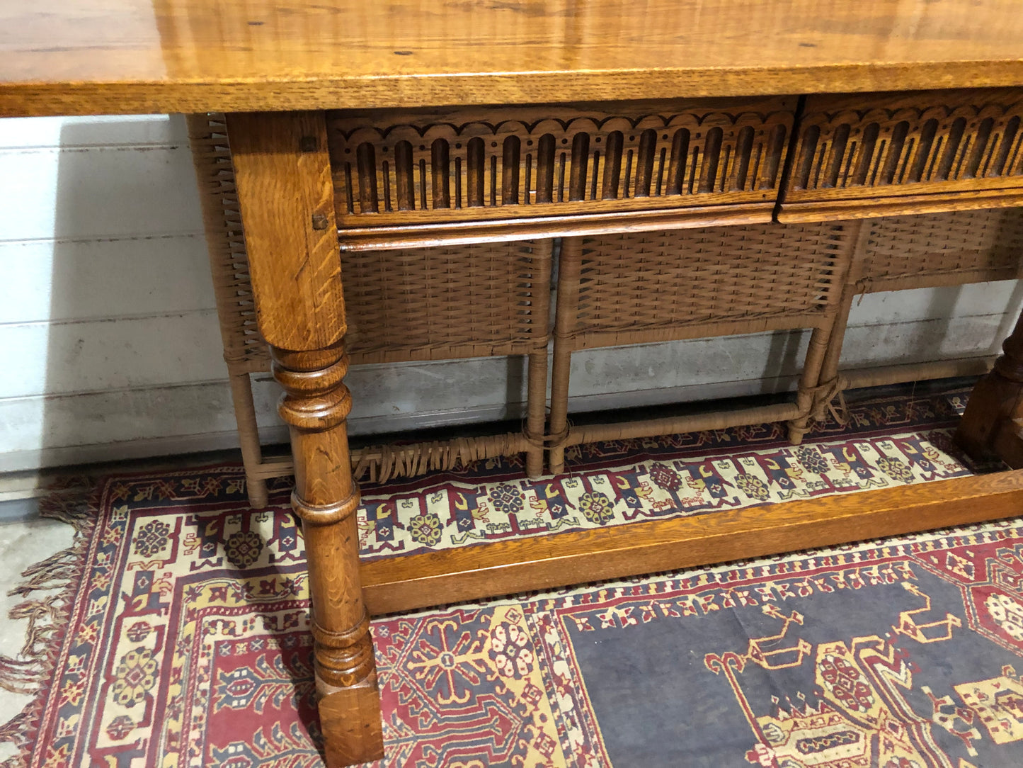 000618....Handsome Vintage Solid Oak Side/Hall Table