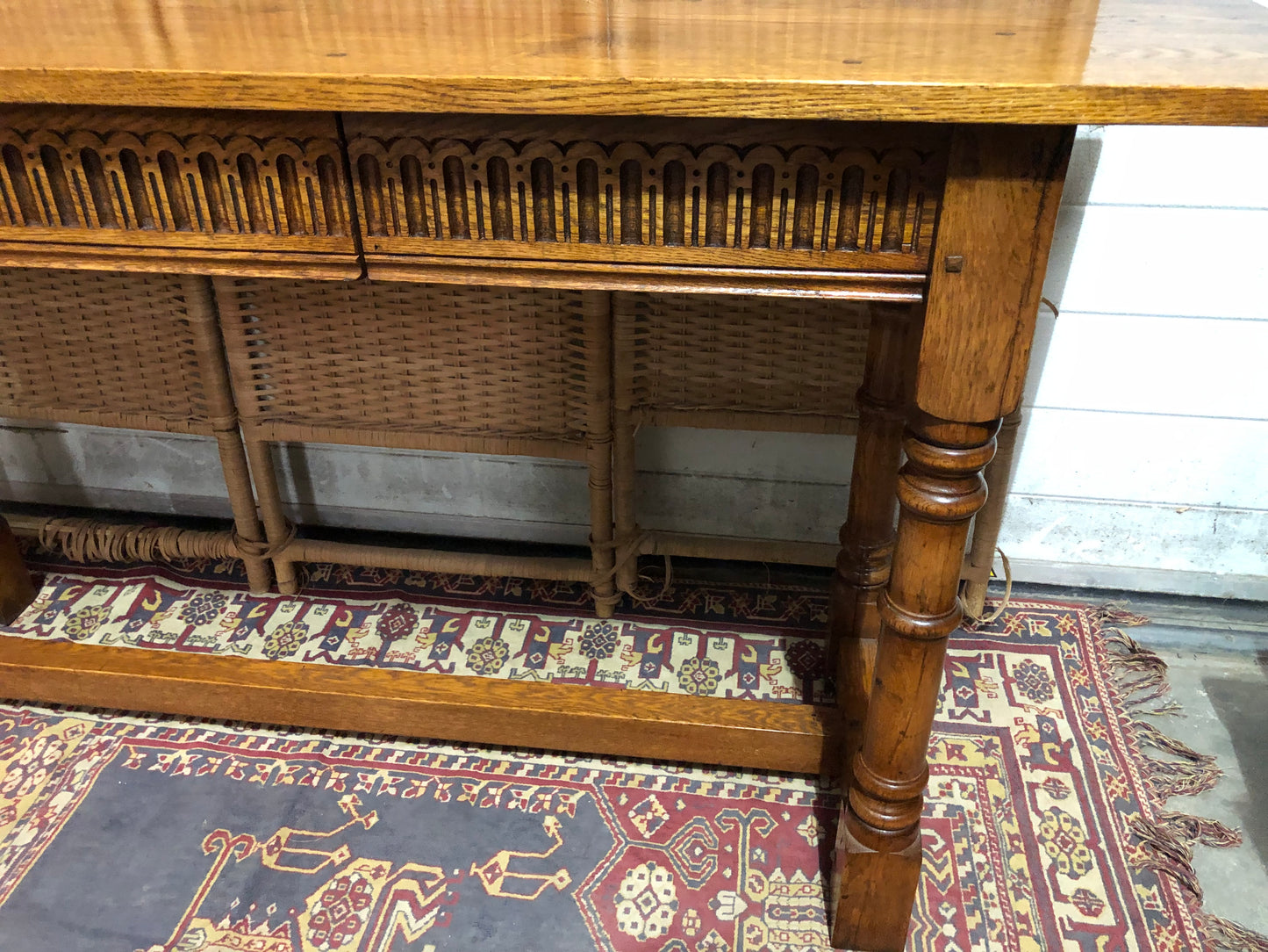 000618....Handsome Vintage Solid Oak Side/Hall Table