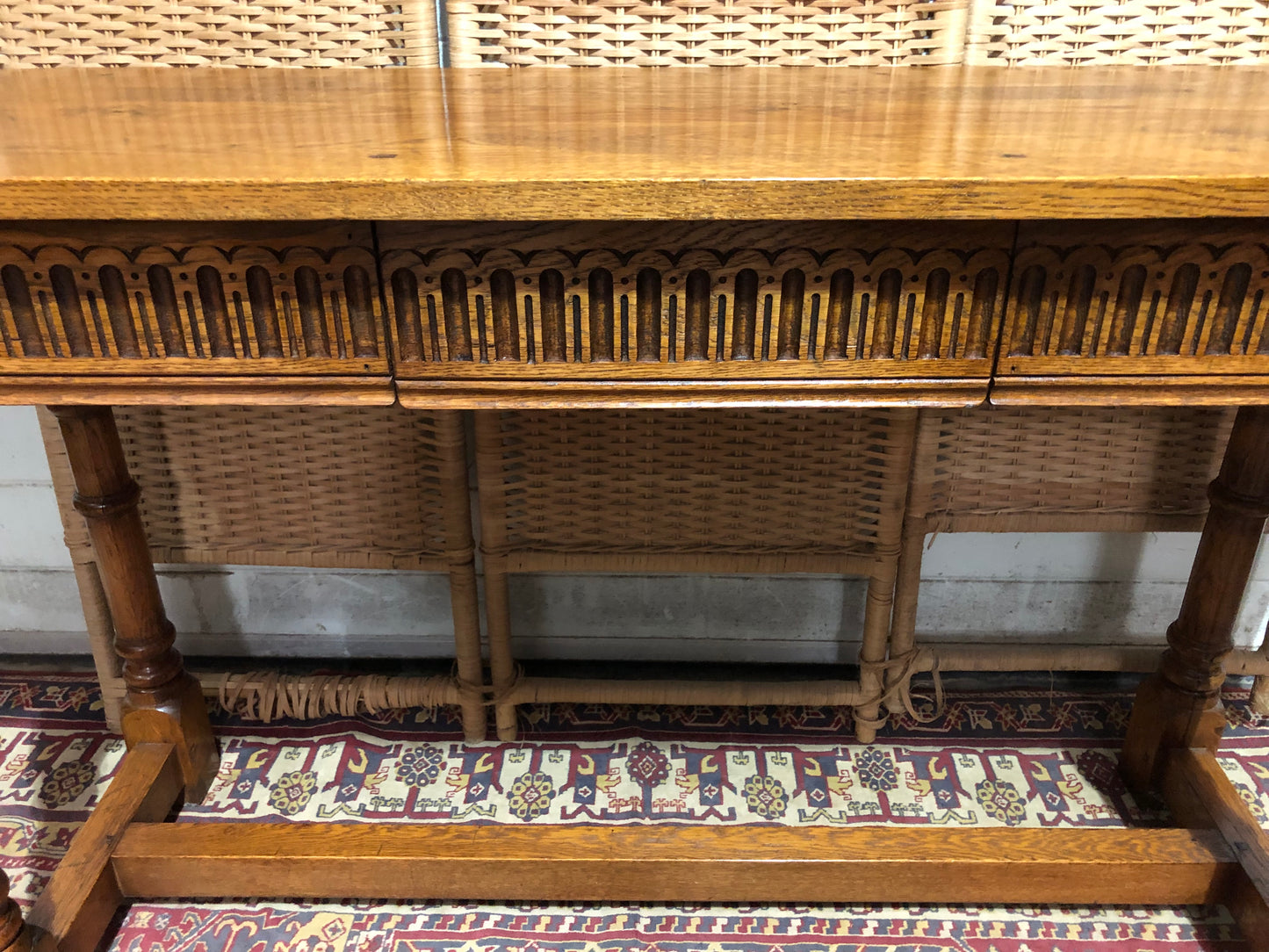 000618....Handsome Vintage Solid Oak Side/Hall Table