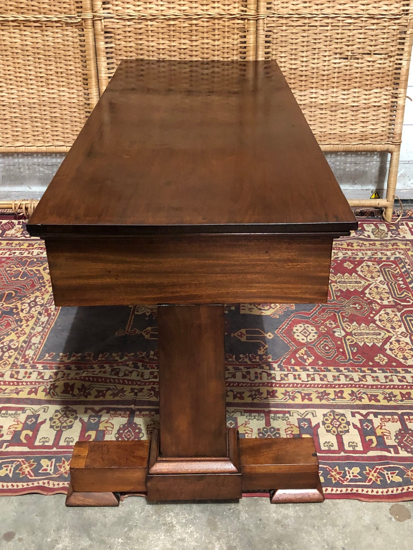 000615....Handsome Antique Mahogany Coffee Table