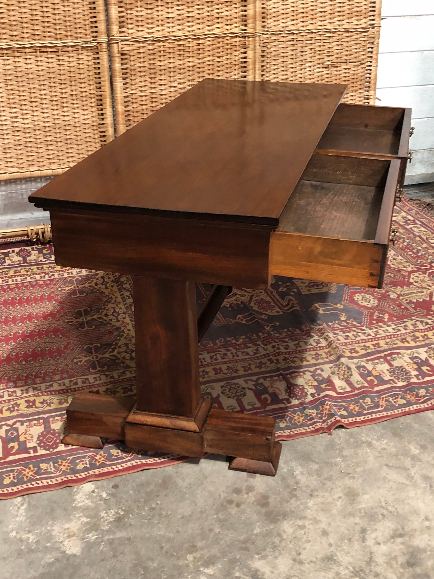 000615....Handsome Antique Mahogany Coffee Table