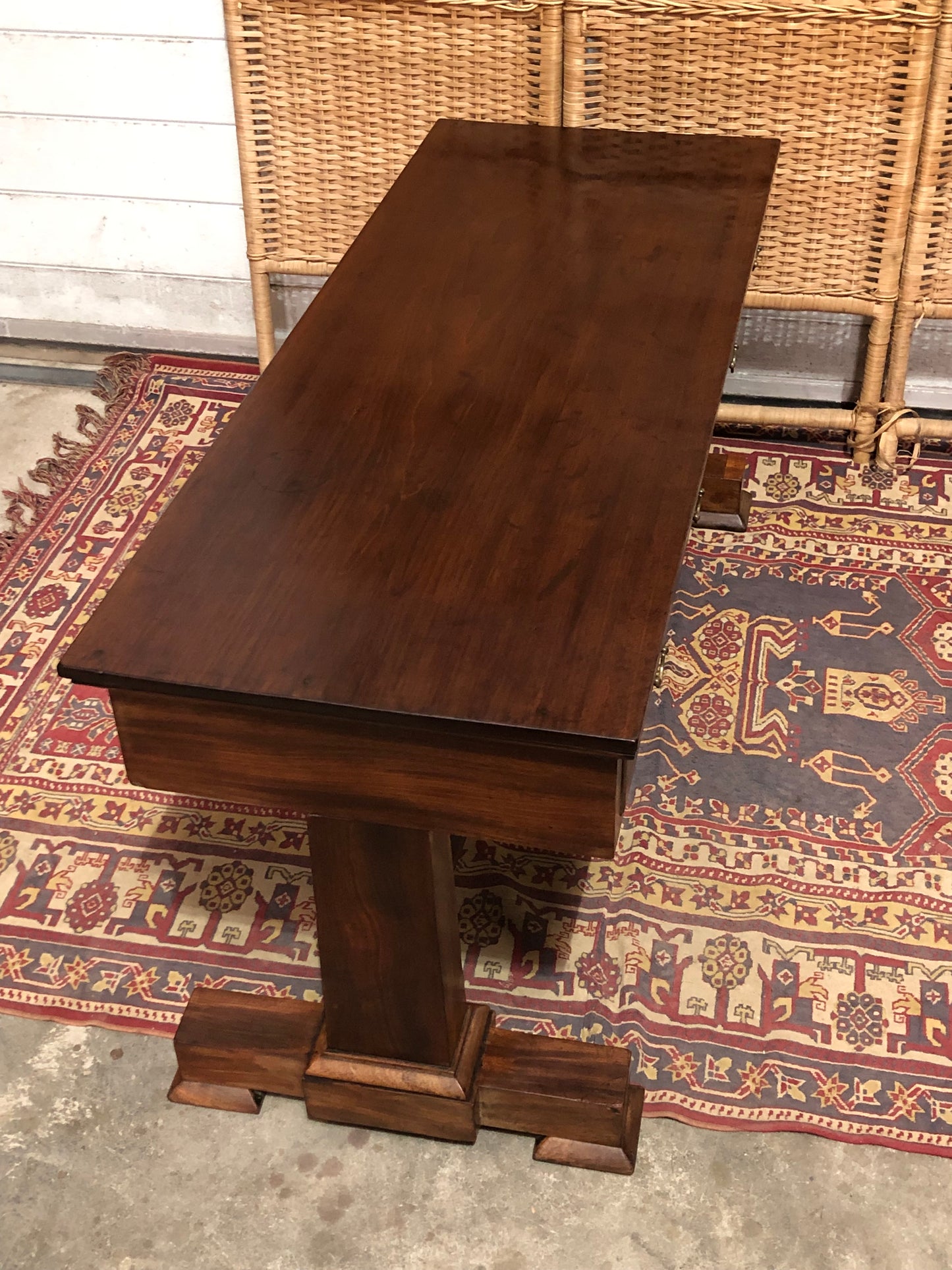 000615....Handsome Antique Mahogany Coffee Table