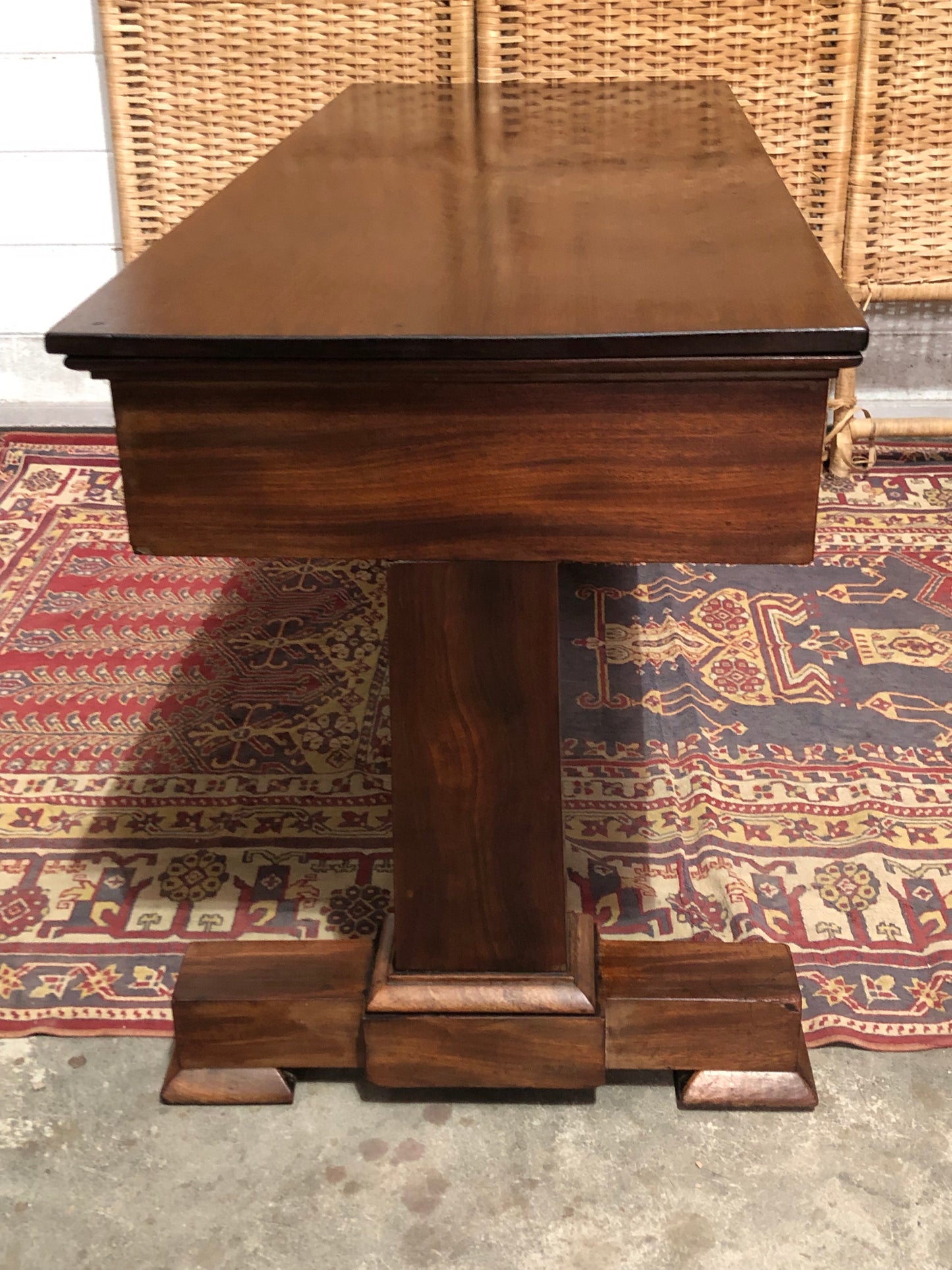 000615....Handsome Antique Mahogany Coffee Table
