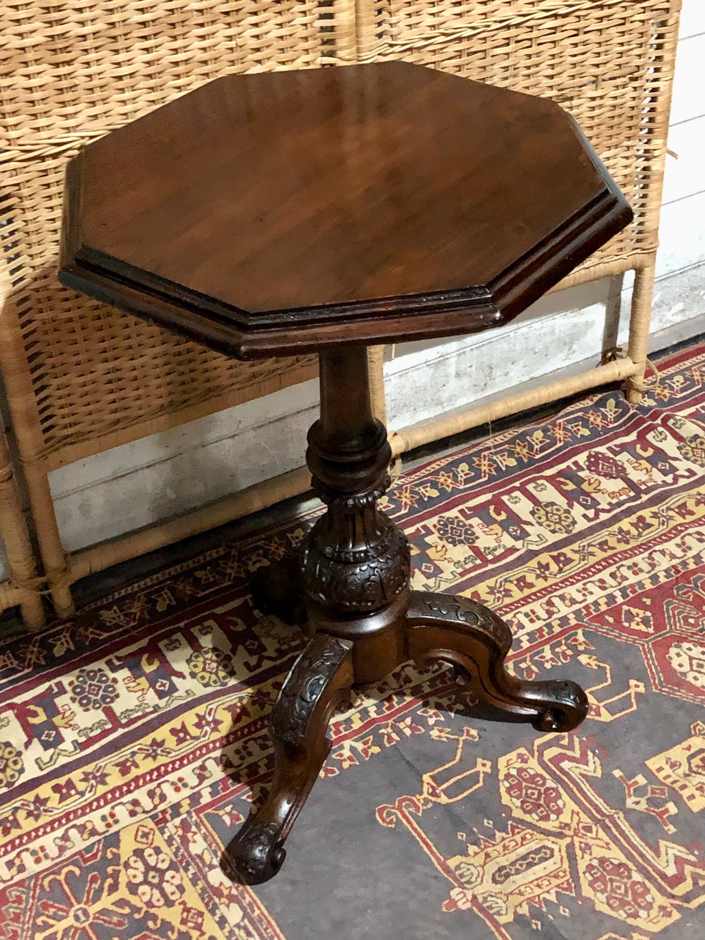 000599....Handsome Antique Accent Table With Carved Walnut Base