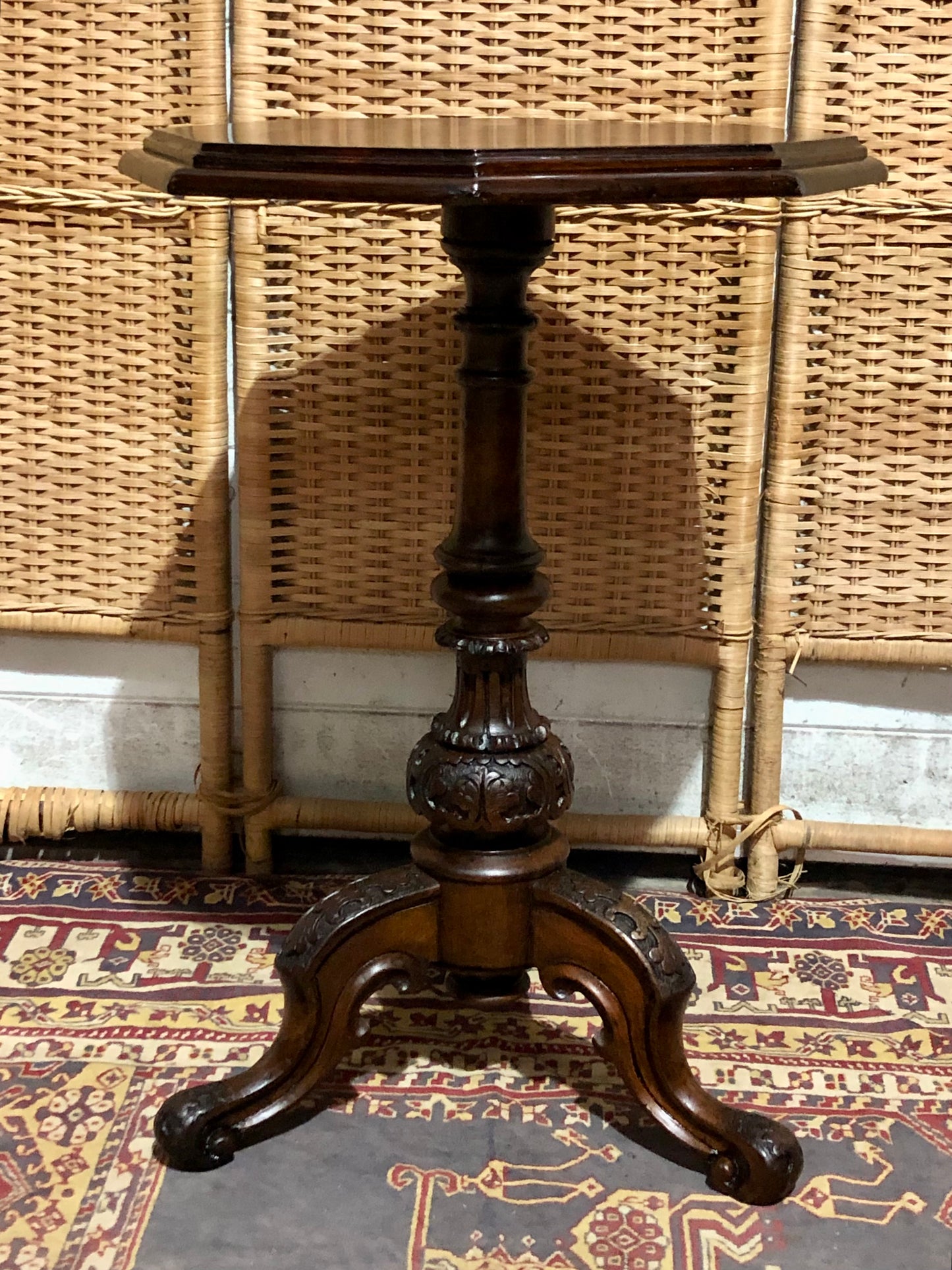 000599....Handsome Antique Accent Table With Carved Walnut Base