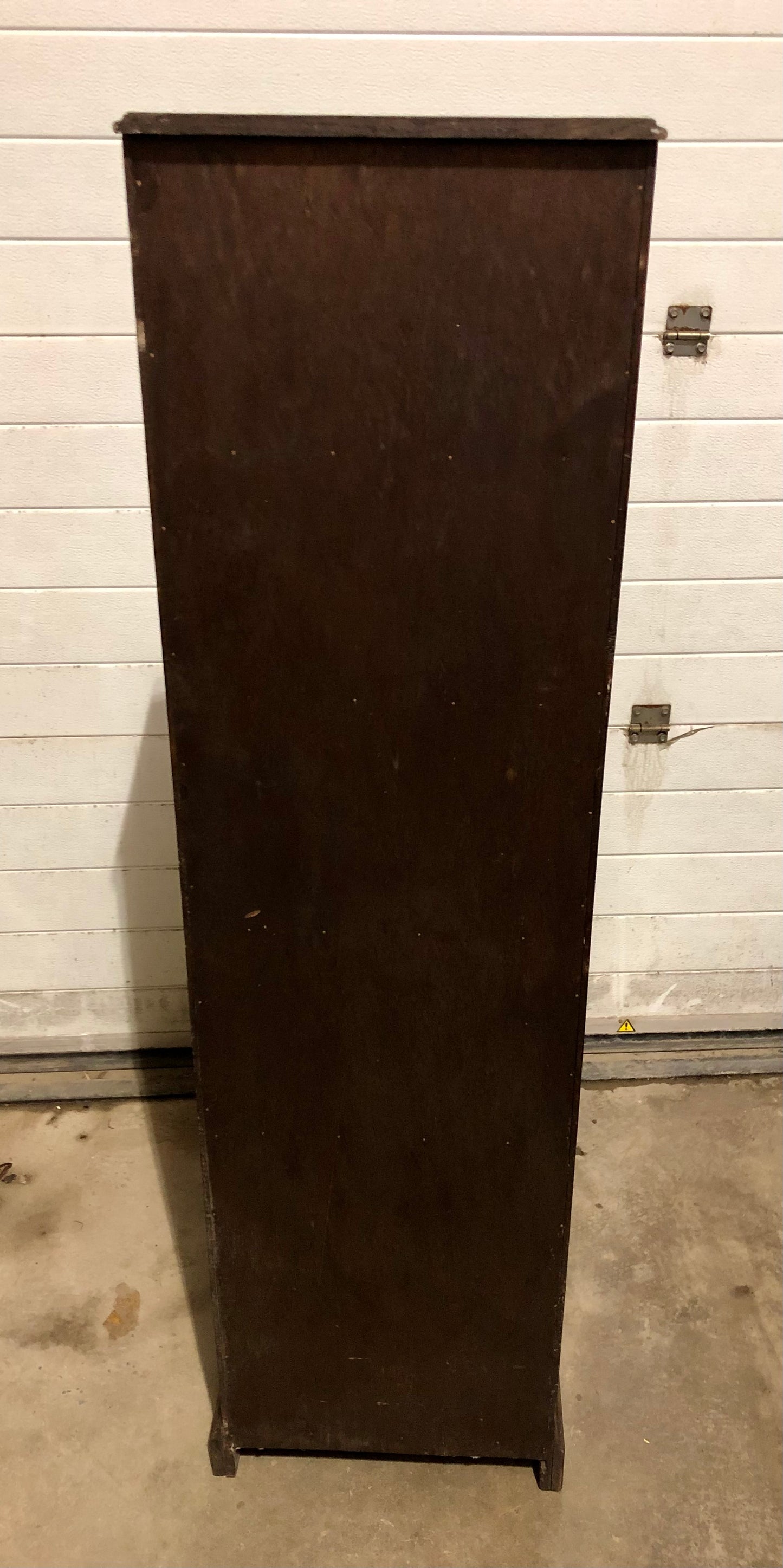 000743....Handsome Vintage Oak Bookcase/Shelves With Cupboard ( sold )