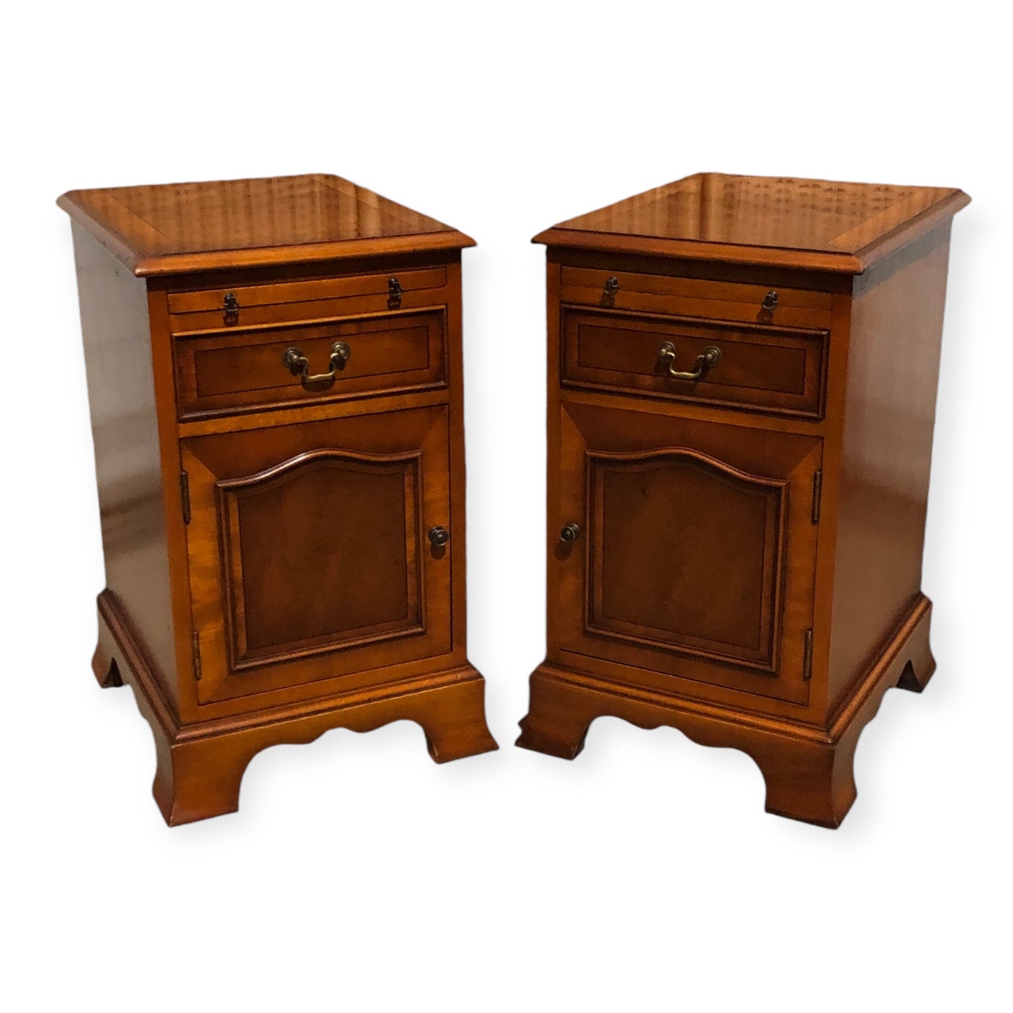 000690....Handsome Pair Of Vintage Yew Bedside Tables / Lamp Tables