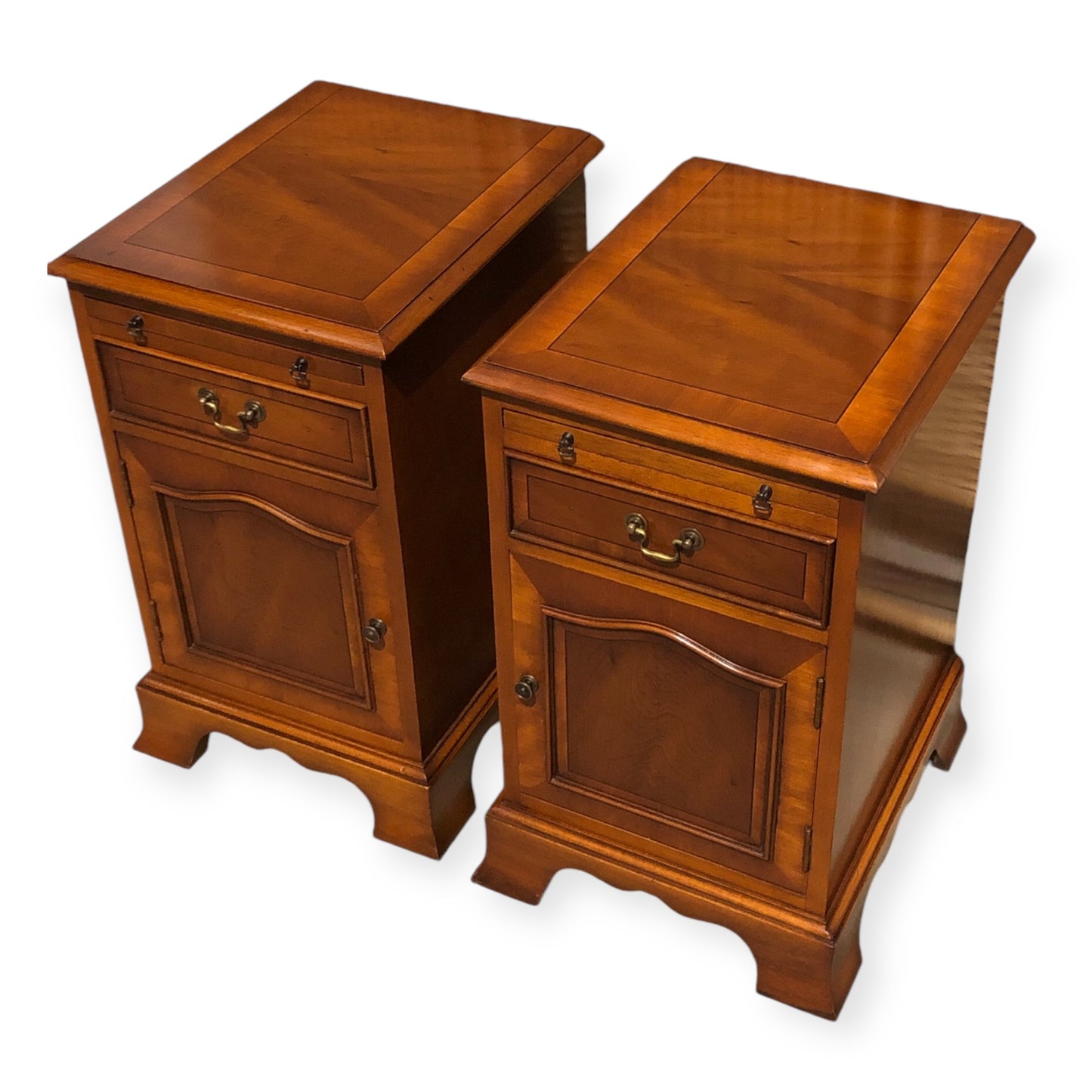 000690....Handsome Pair Of Vintage Yew Bedside Tables / Lamp Tables