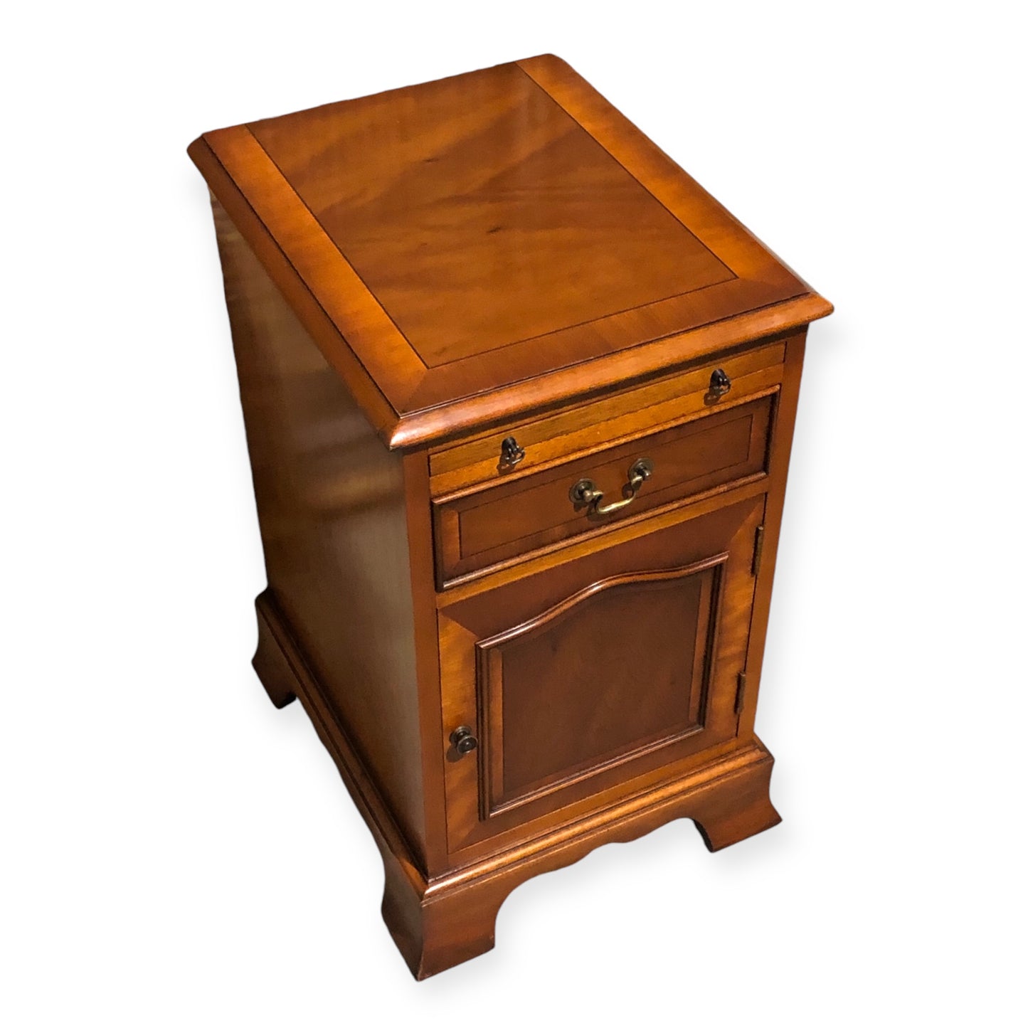 000690....Handsome Pair Of Vintage Yew Bedside Tables / Lamp Tables
