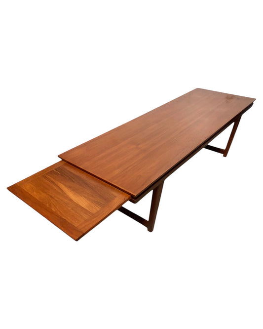000686....Handsome Large Retro Teak Extending Coffee Table