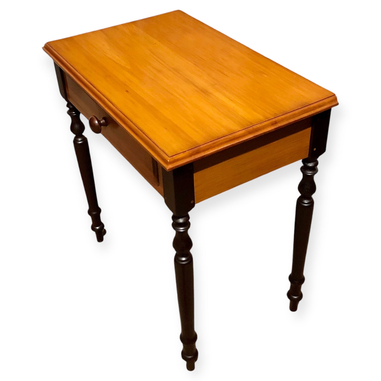 000671....Handsome Pair Of Vintage Bedside Tables Or Lamp Tables