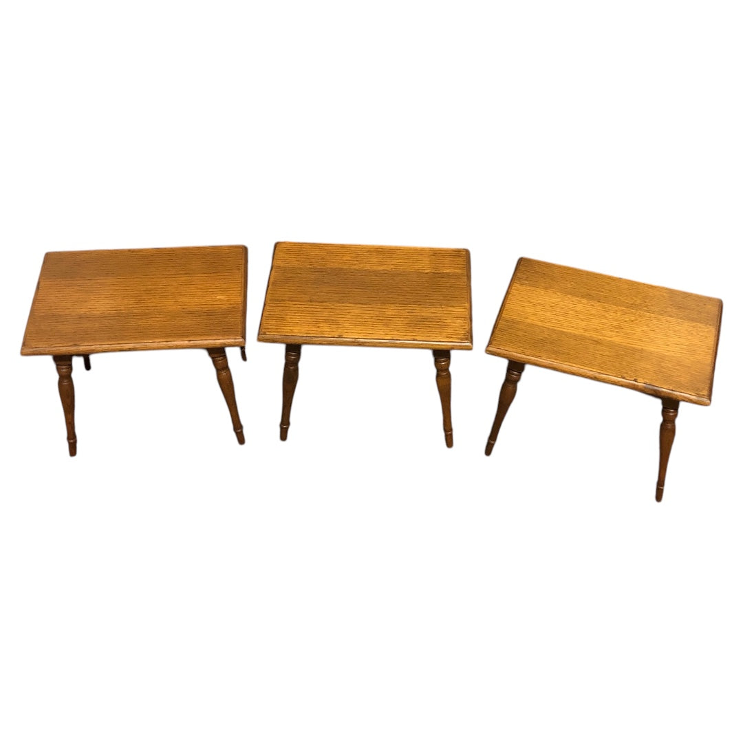 000667....A Set Of Three Vintage Small Oak Tables / Plantstands
